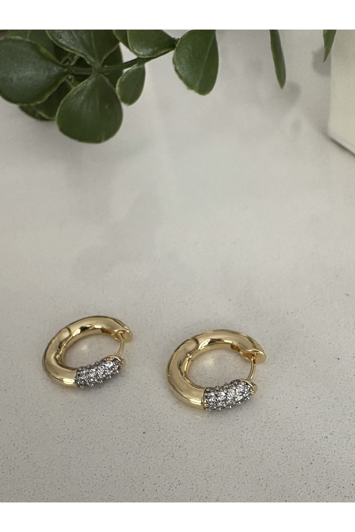 Altın Kaplama Halka Taşlı Çift Renk Küpe Kararmaz 14K Rengindedir 2cm