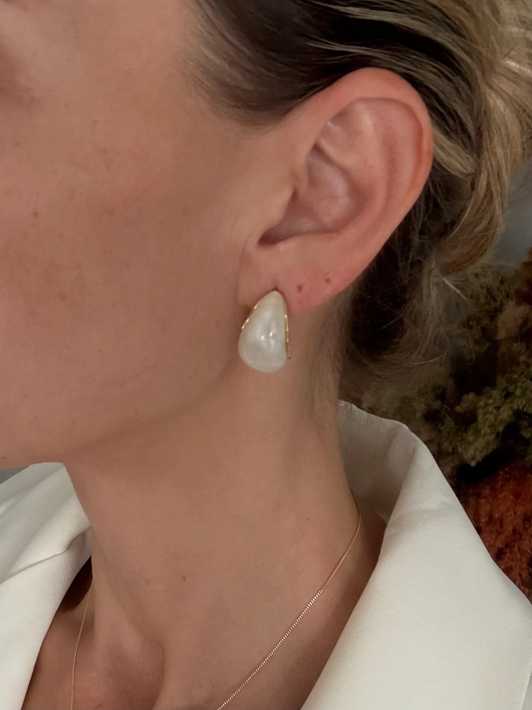 14K Renginde Beyaz Sedef Taşlı Küpe