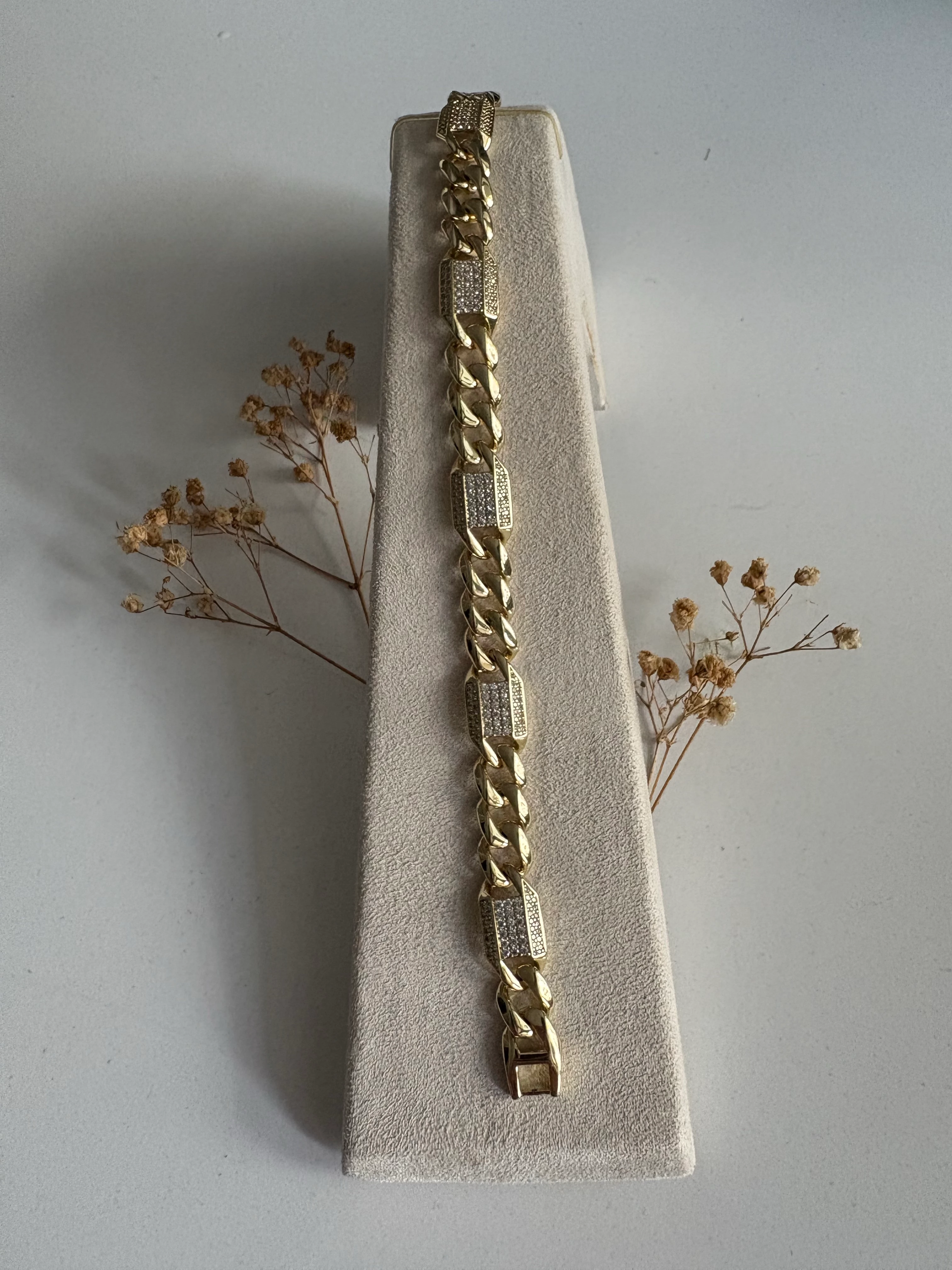 14K Renginde Gurmet Aralıklı Kare Taşlı Bileklik