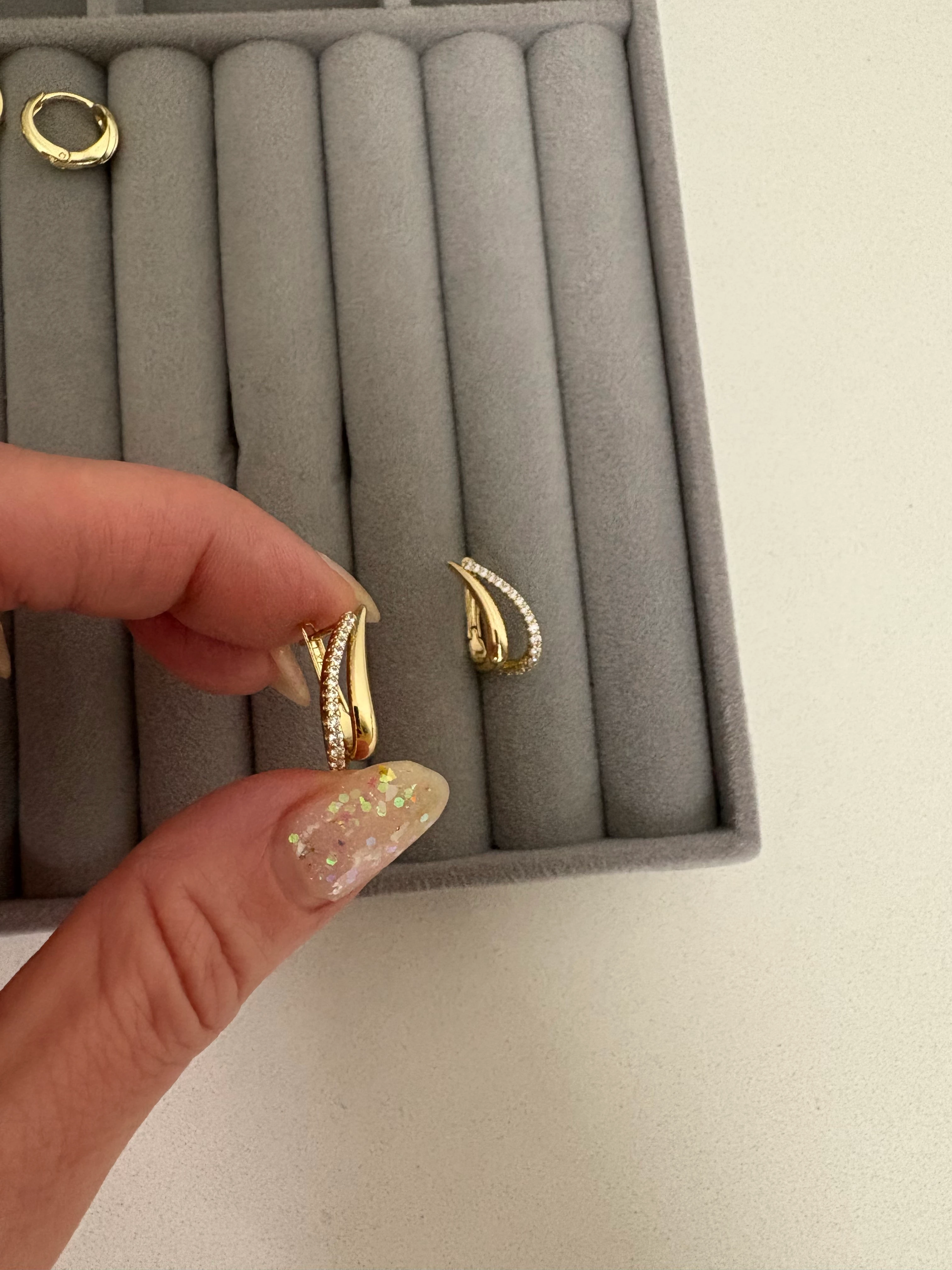 Altın Kaplama 2li Taş Detaylı Modern Küpe Kararmaz 14K Rengindedir 2cm