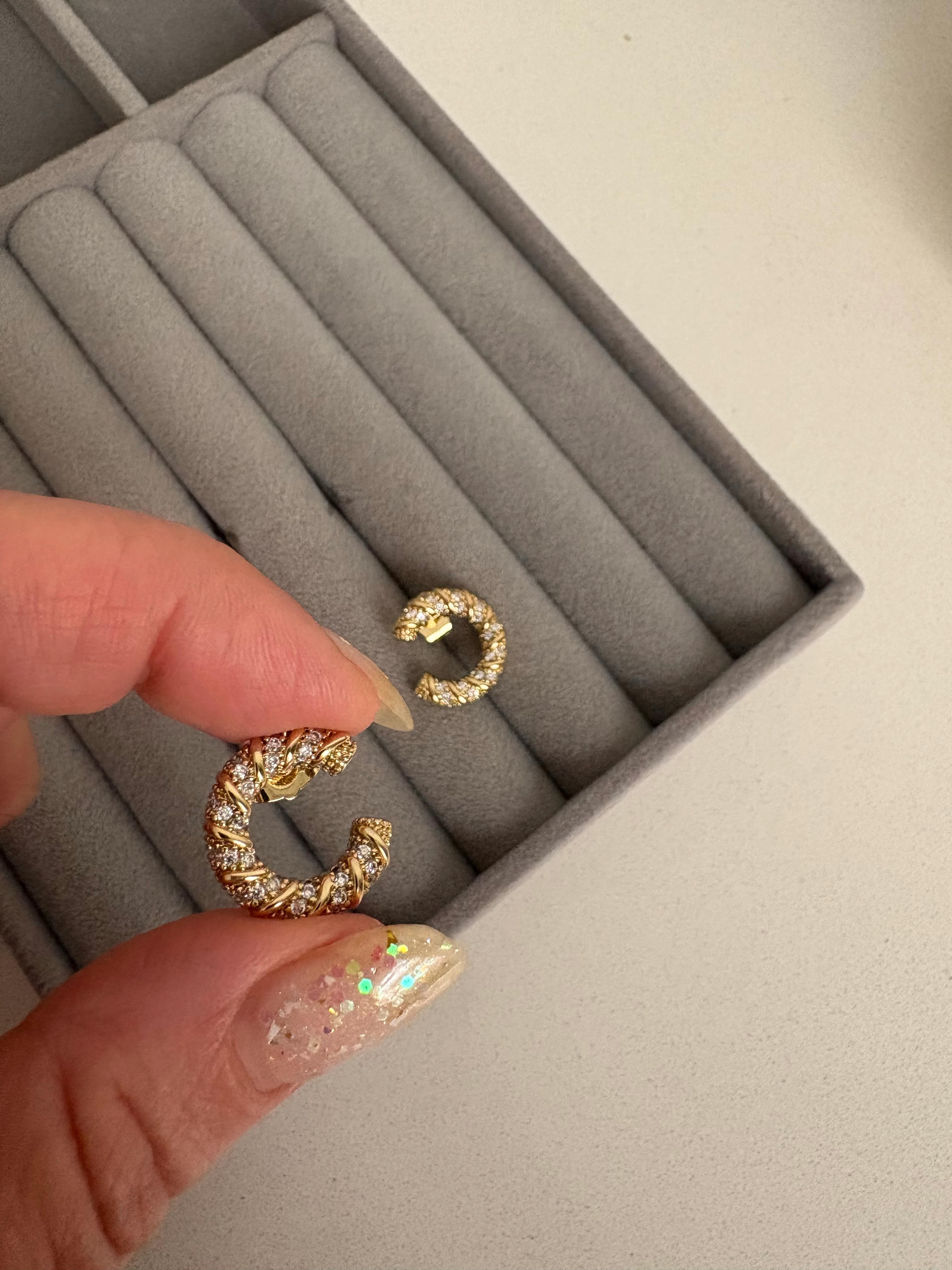 Altın Kaplama C Model Küpe Kararmaz 14K Rengindedir