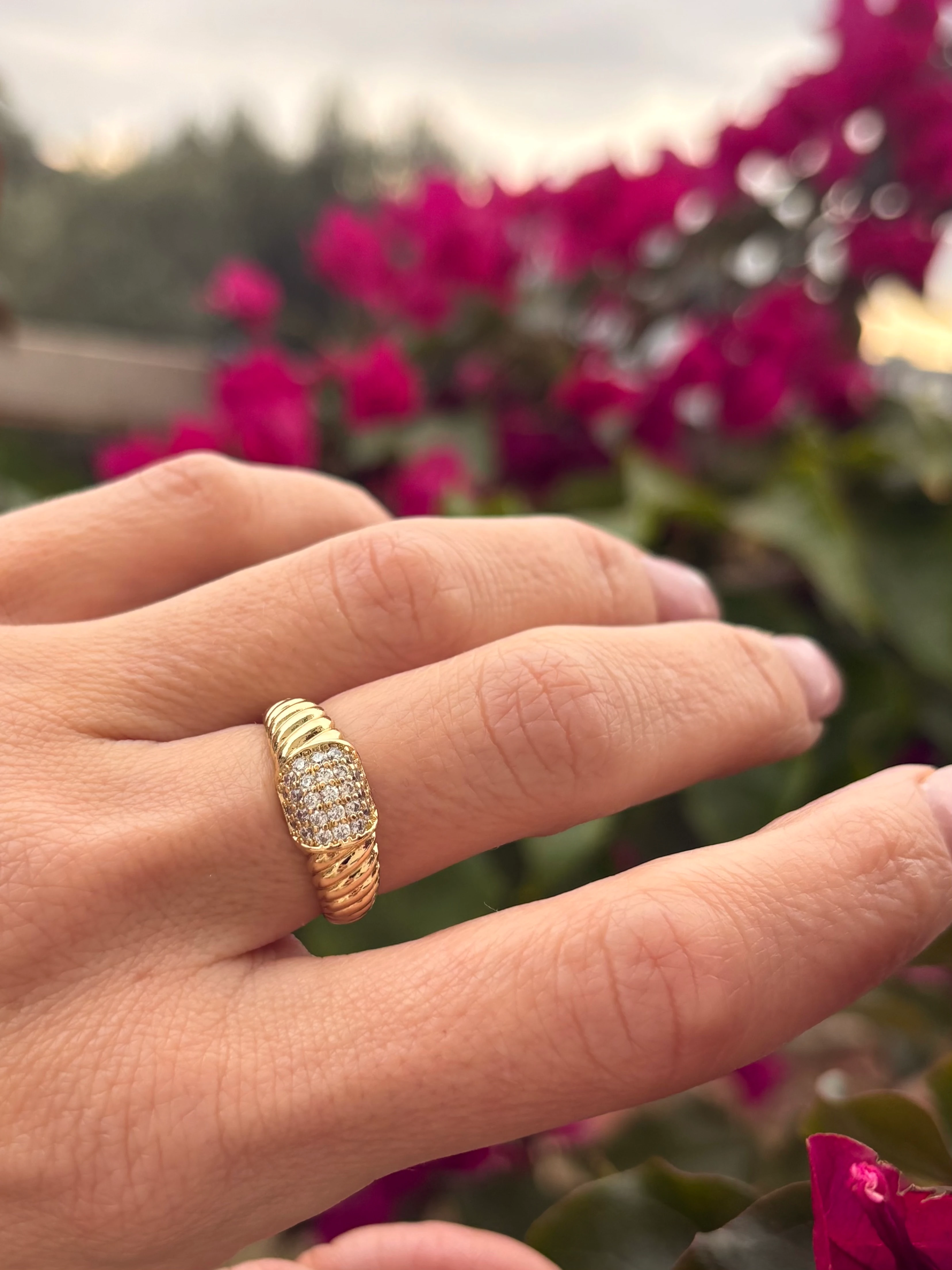 14K Renginde Pandora Taşlı Çizgili Yüzük