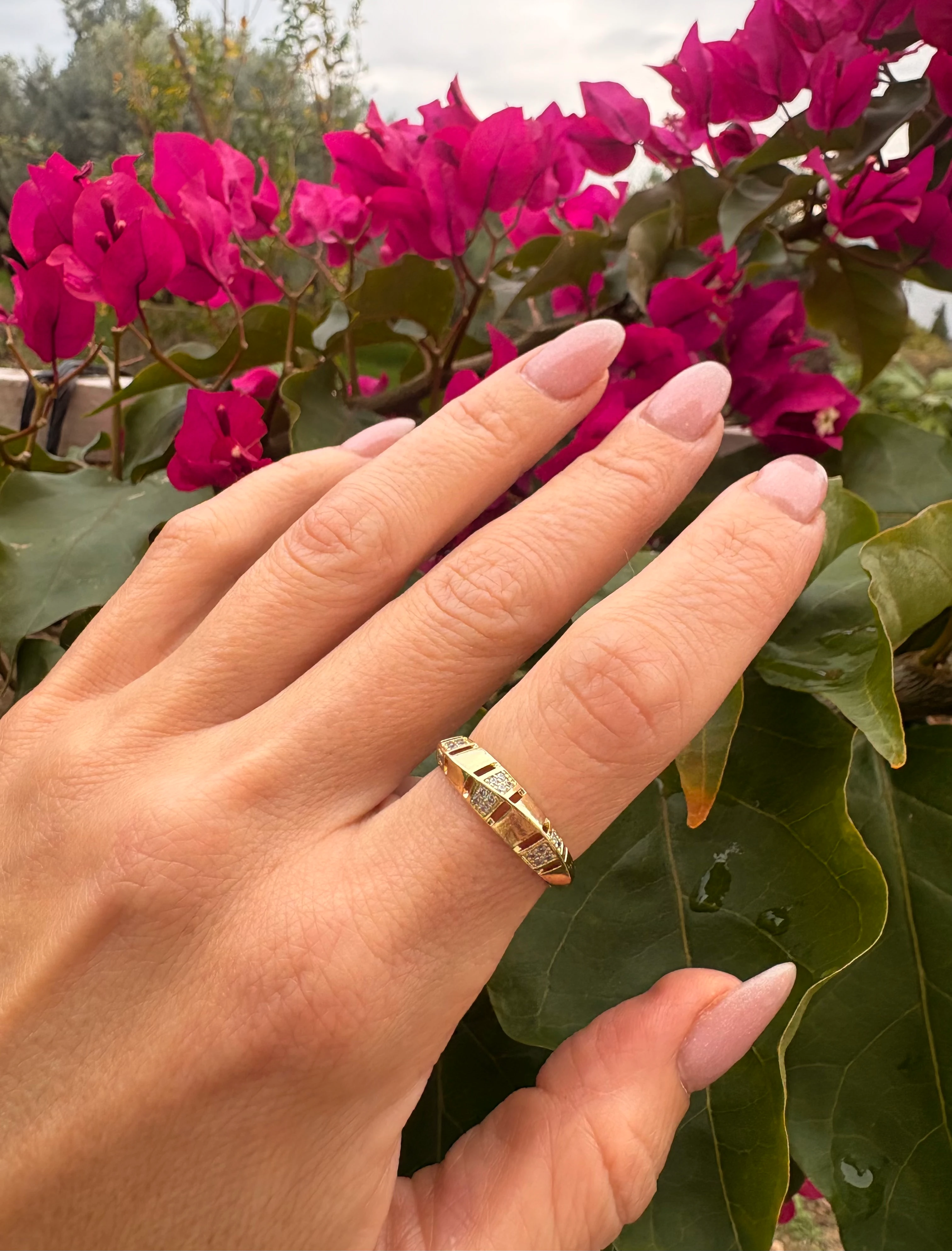 14K Renginde Taş Detaylı Modern Yüzük