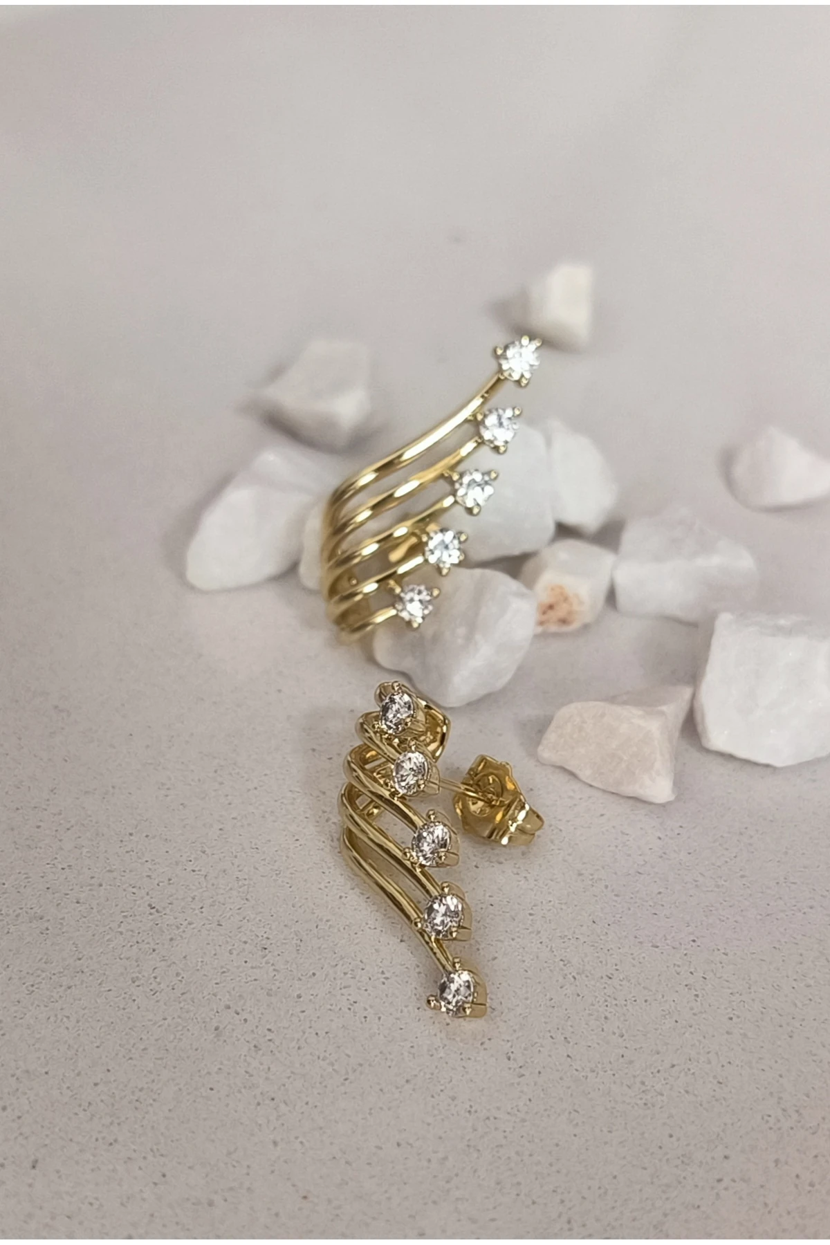 Vip Çoklu Görünümlü Lale Model Küpe Kararmaz 14K Rengindedir