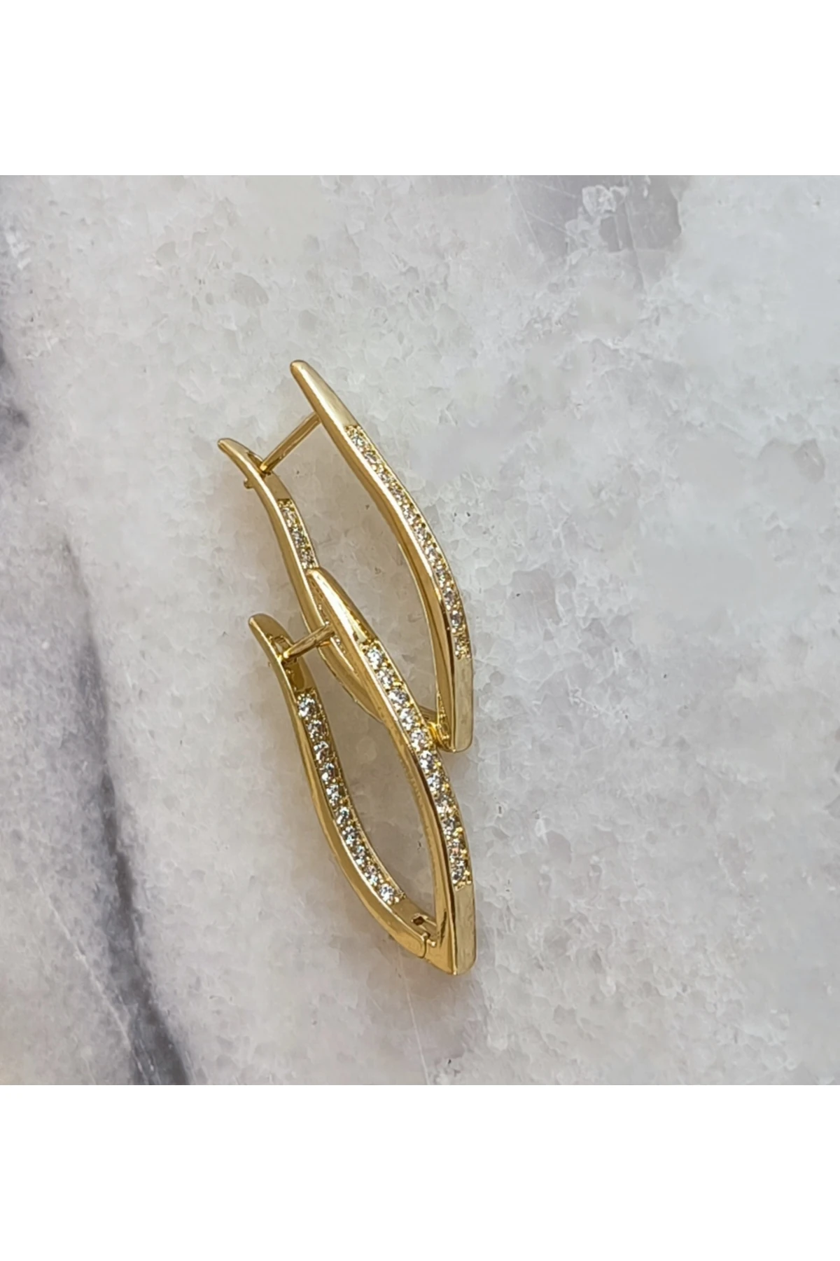 Altın Kaplama Oval İnce SuYolu Küpe Kararmaz 14K Rengindedir