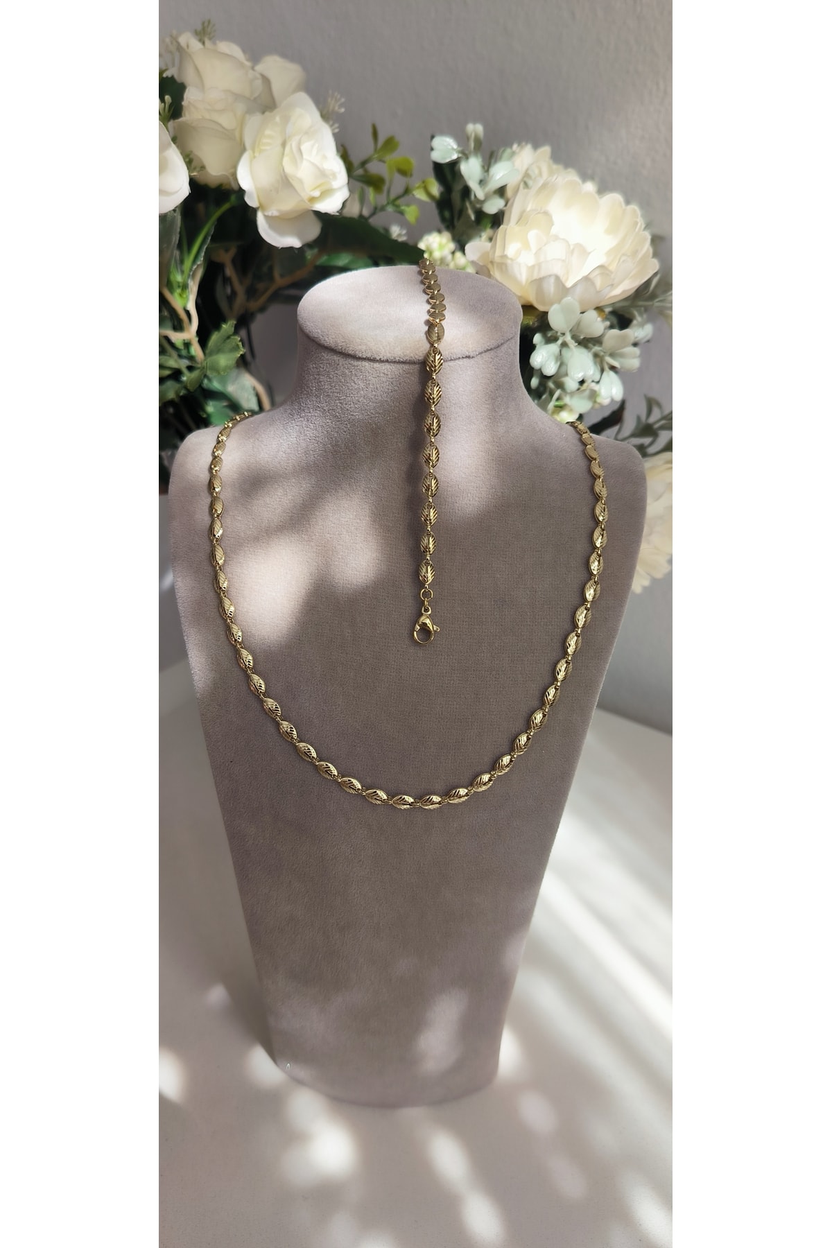 Yaprak Desenli Model Set Kararmaz 14K Rengindedir Kolye 50cm Bileklik 19cm