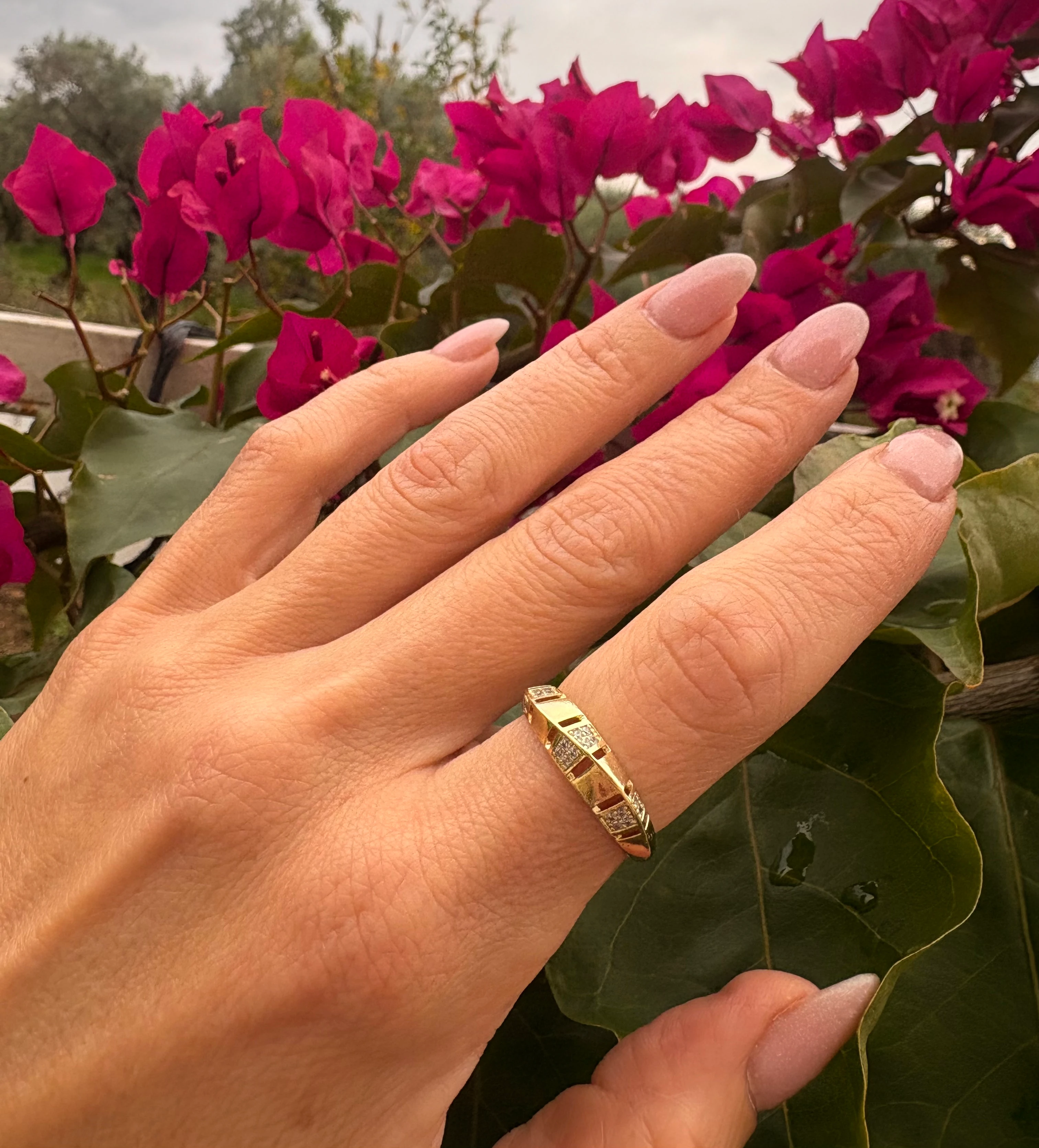 14K Renginde Taş Detaylı Modern Yüzük