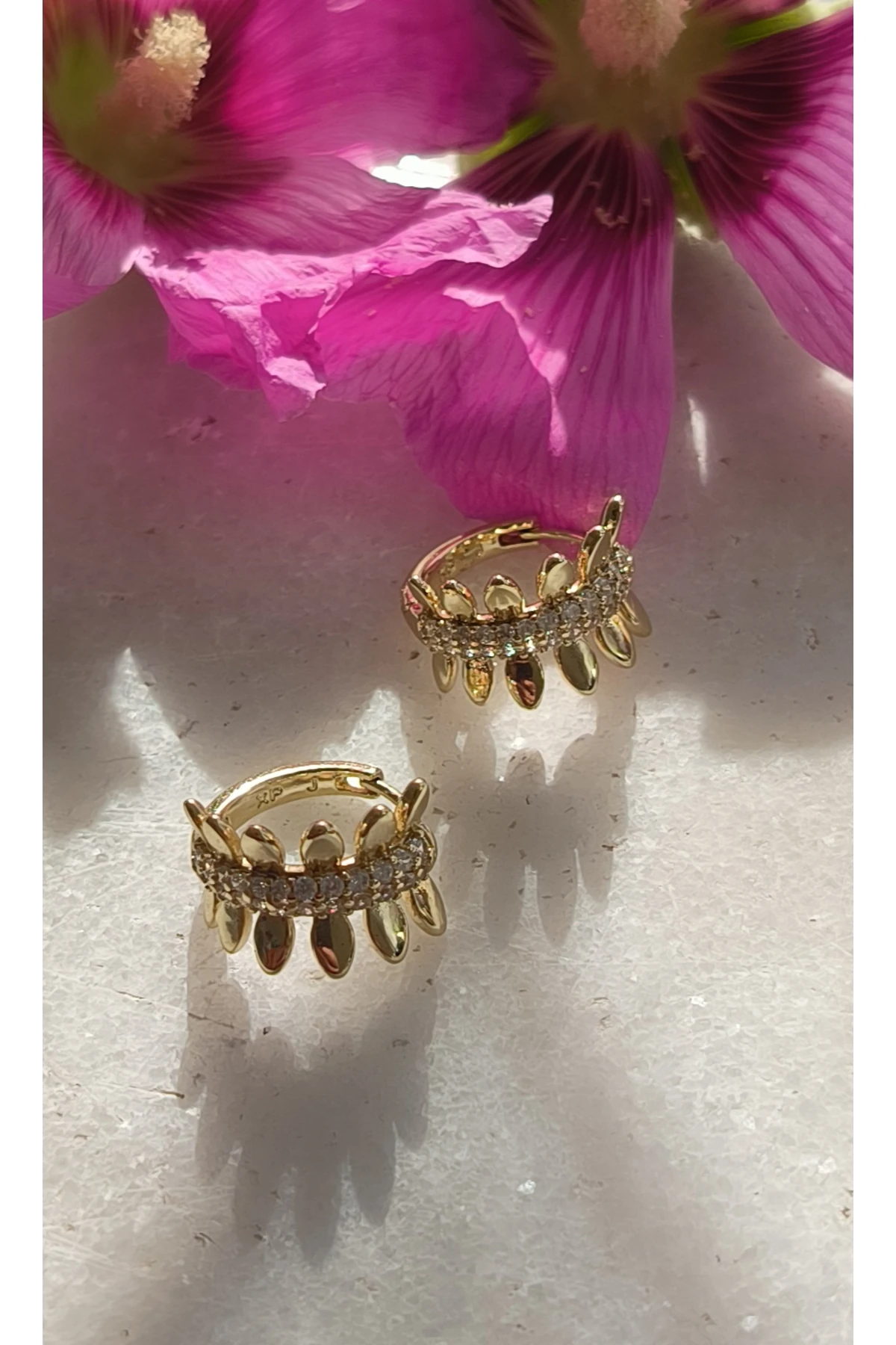 Altın Kaplama Taç Model Küpe Kararmaz 14K Rengindedir 2cm