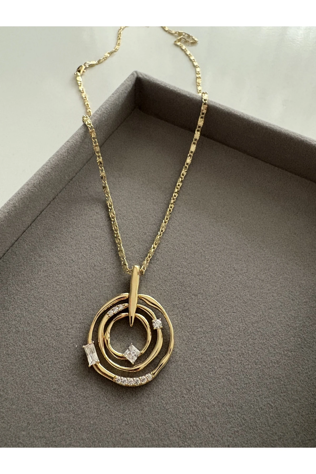 Altın Kaplama Daire Geometrik Taş Detaylı Kolye Kararmaz 14K Rengindedir 50 cm