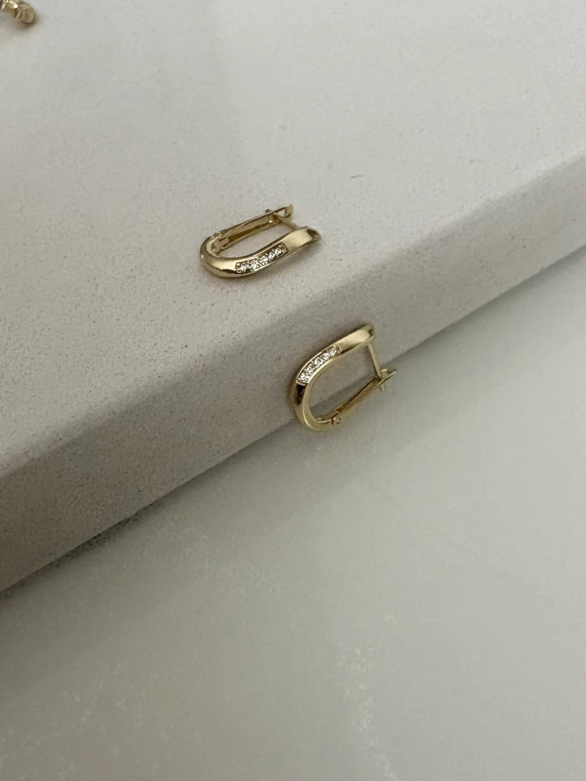 Altın Kaplama Oval Yatsı Model Küpe Kararmaz 14K Rengindedir