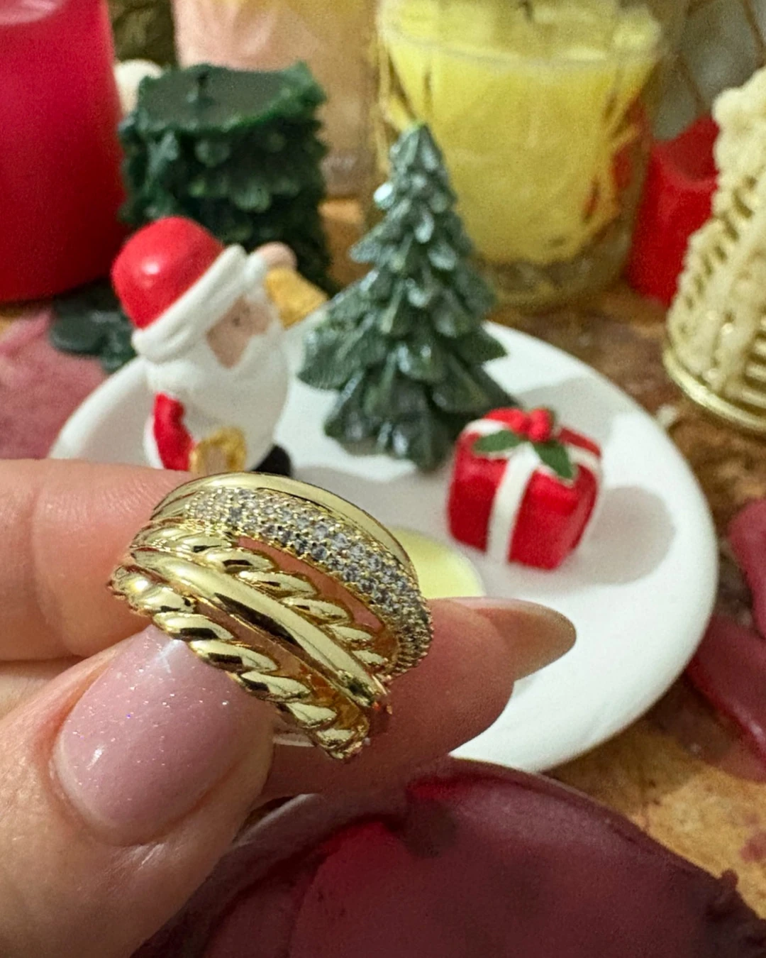 14K Renginde Çoklu Görünümlü Taşlı Yüzük