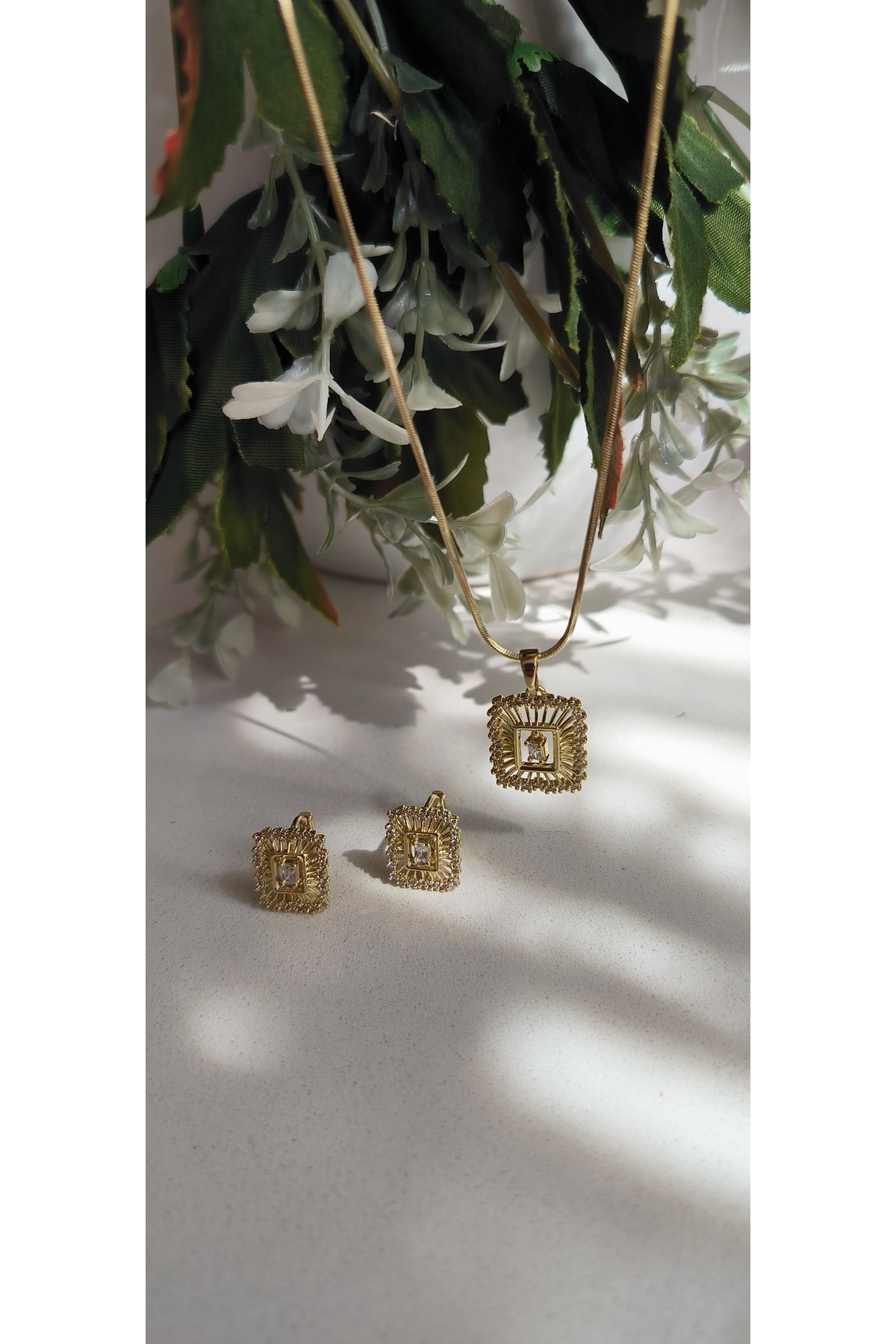 Altın Kaplama Minimal Modern Detaylı Set (Kolye +Küpe) Kararmaz 14K Rengindedir 45cm