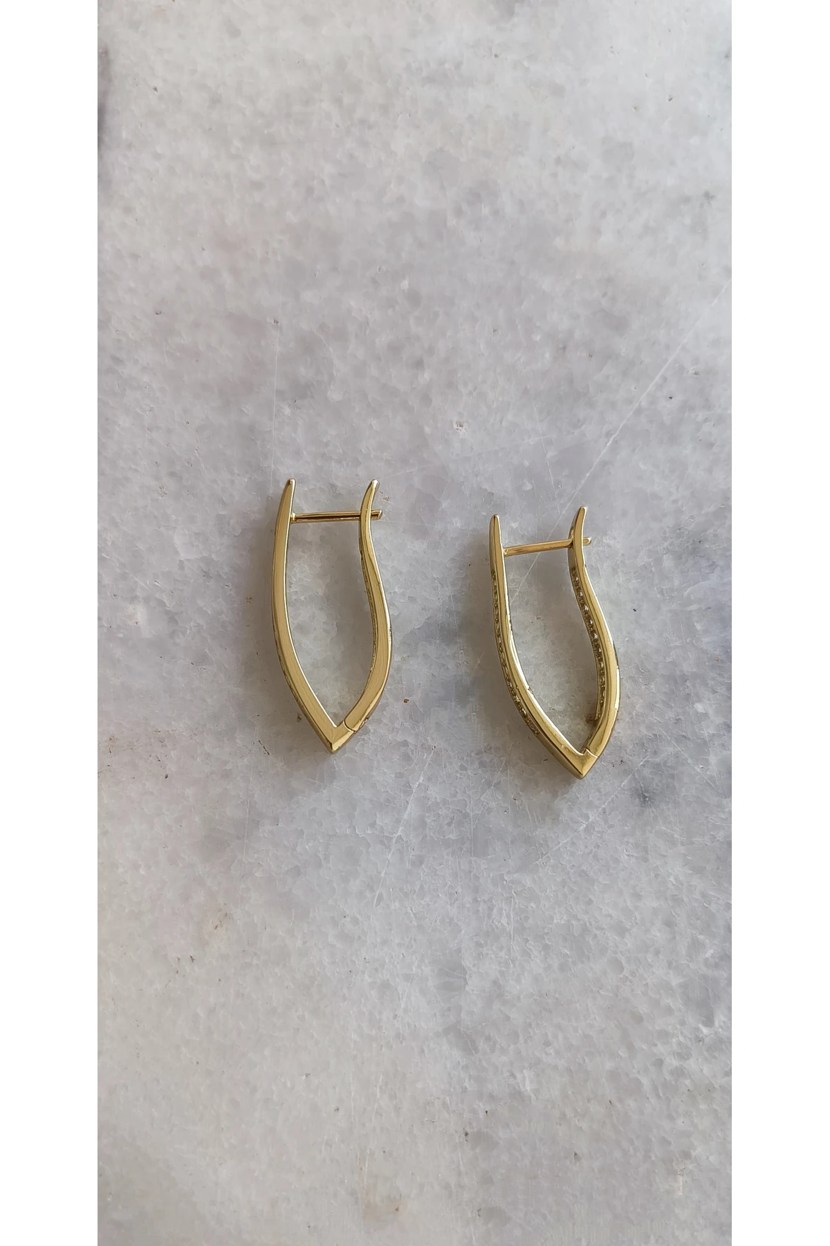 Altın Kaplama Oval İnce SuYolu Küpe Kararmaz 14K Rengindedir