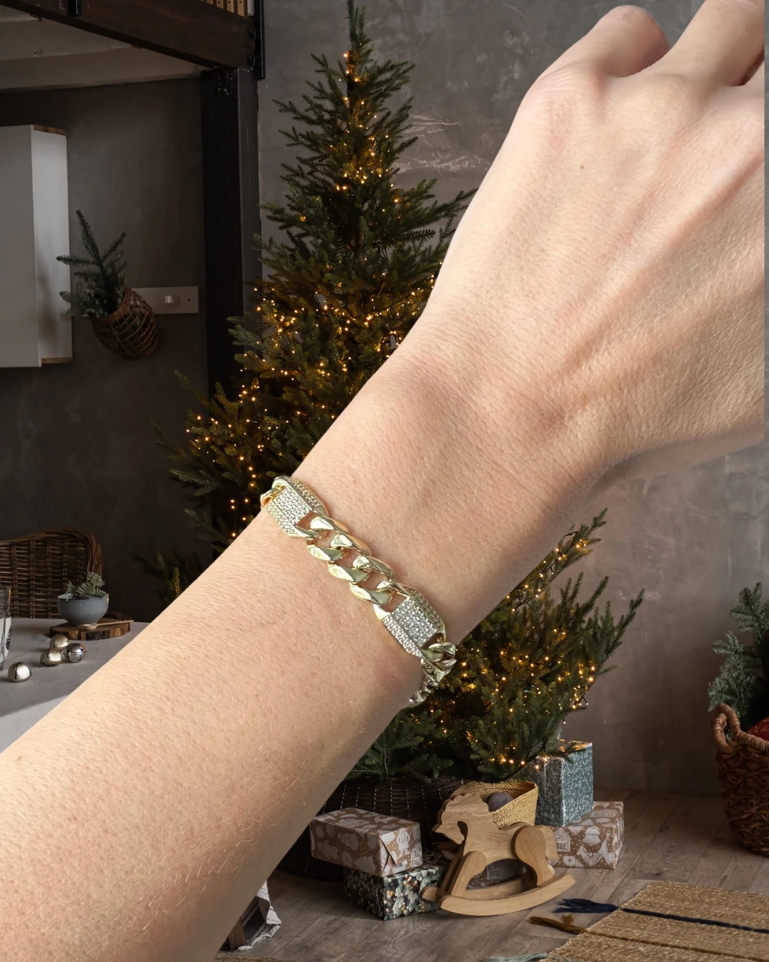 14K Renginde Gurmet Aralıklı Kare Taşlı Bileklik