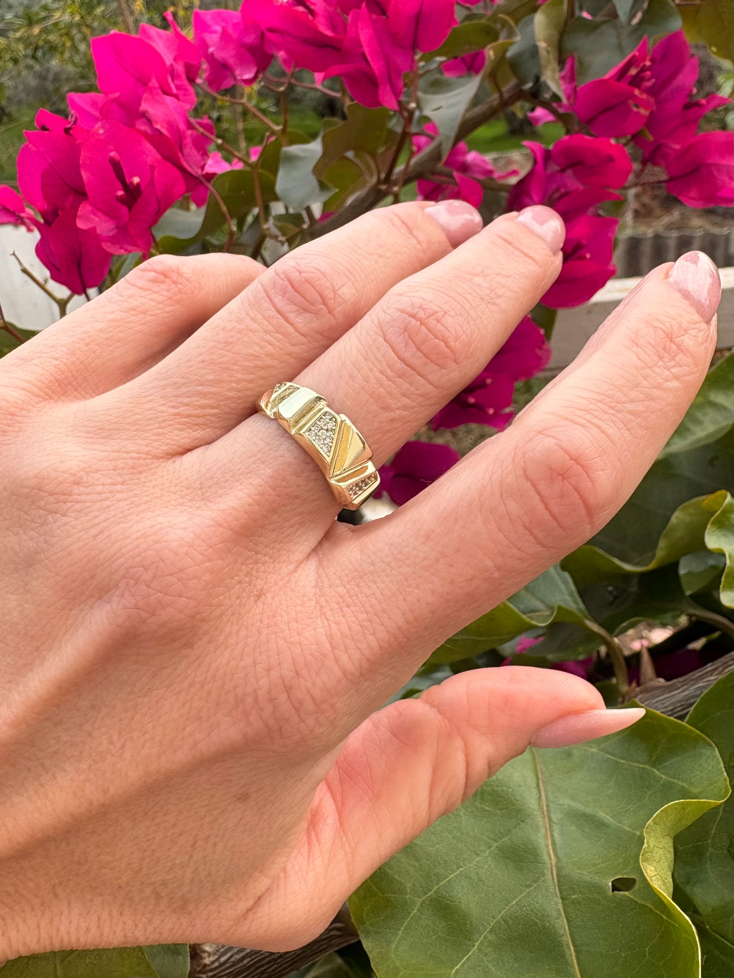 14K Renginde Geometrik Şekilli Yüzük