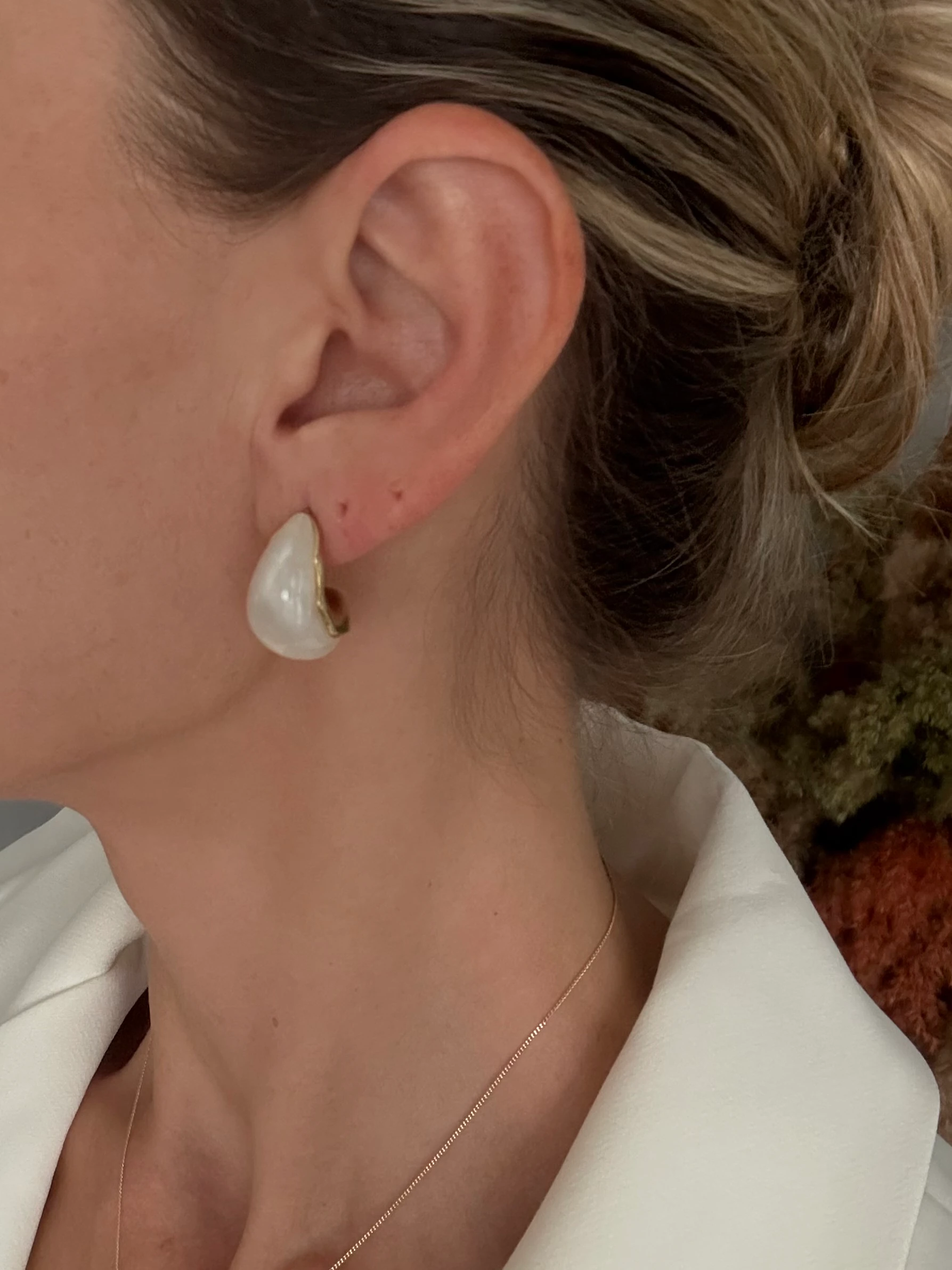 14K Renginde Beyaz Sedef Taşlı Küpe