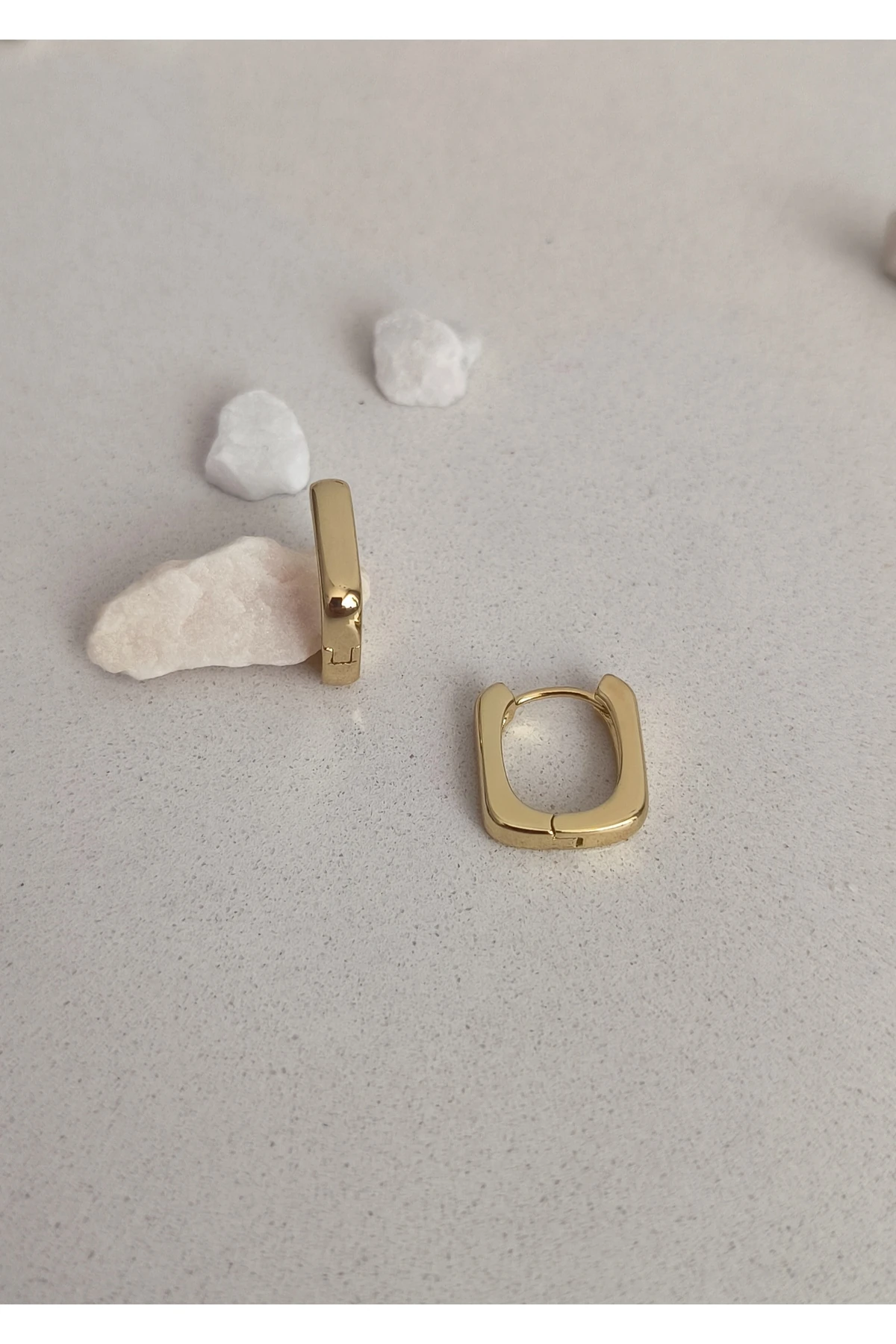 Altın Kaplama Dolum Kare Model Küpe Kararmaz 14K Rengindedir