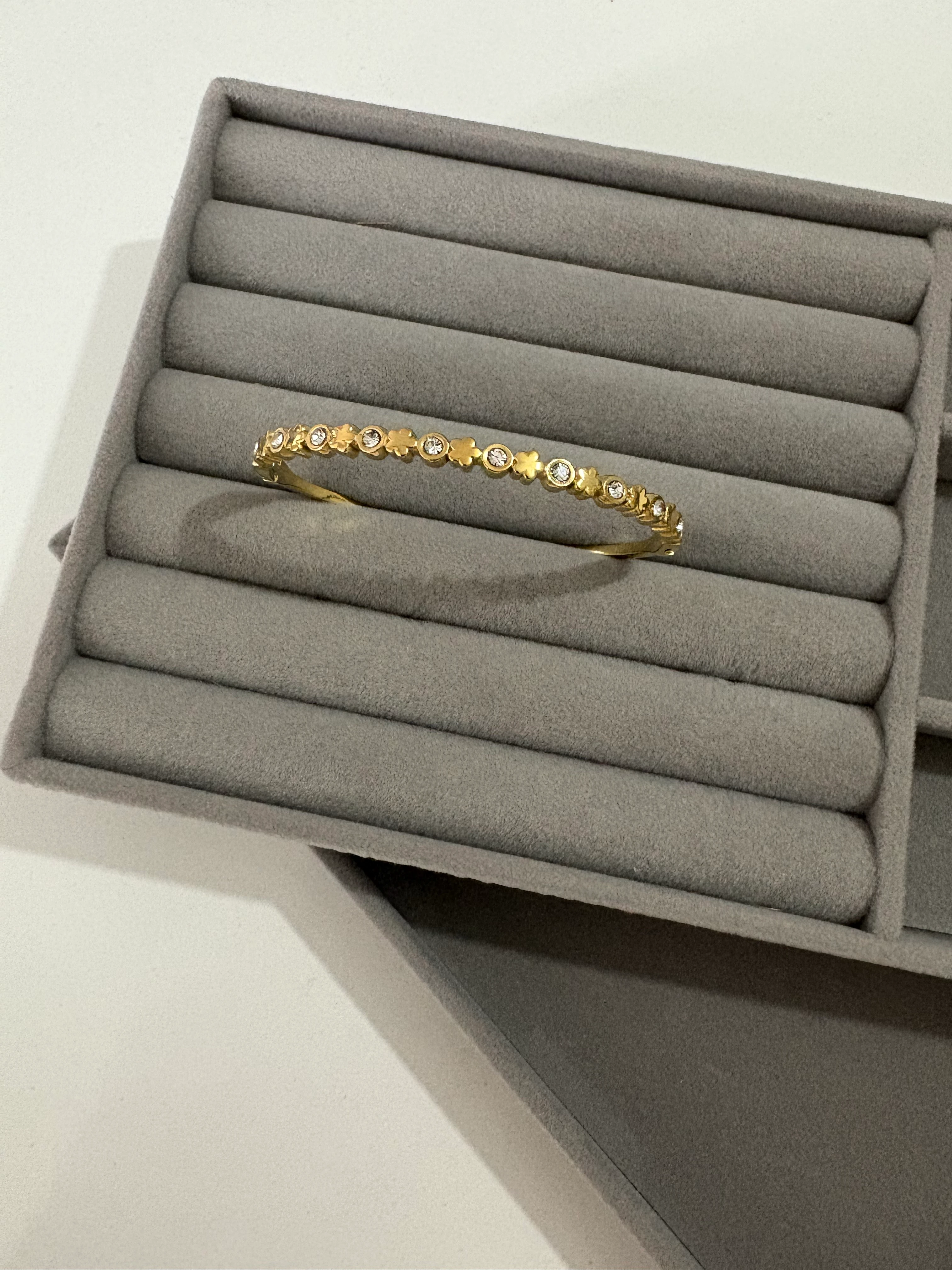 Çiçek Desenli Yarım Suyolu Kelepçe