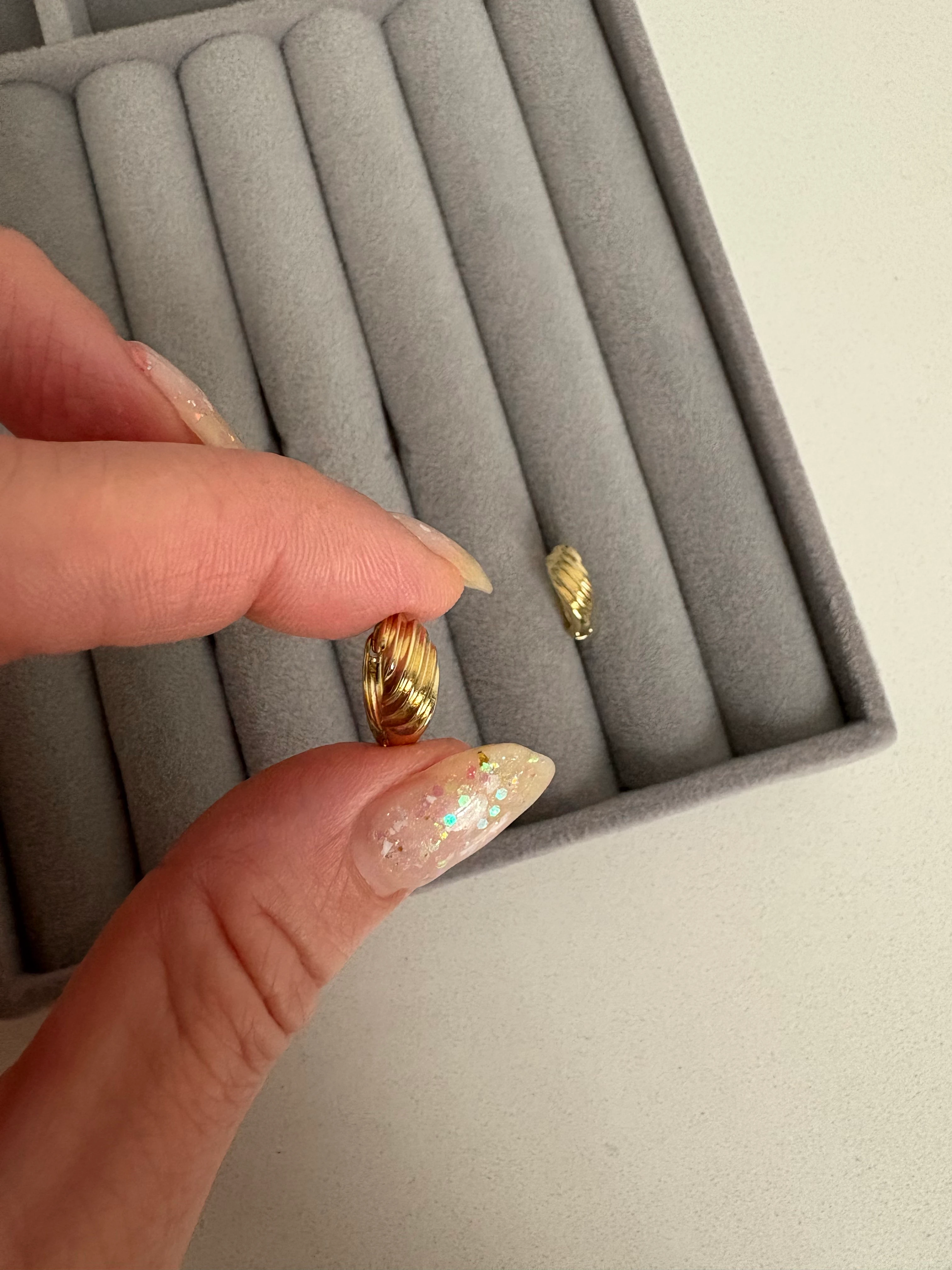 Altın Kaplama Küçük Burgu Model Küpe Kararmaz 14K Rengindedir