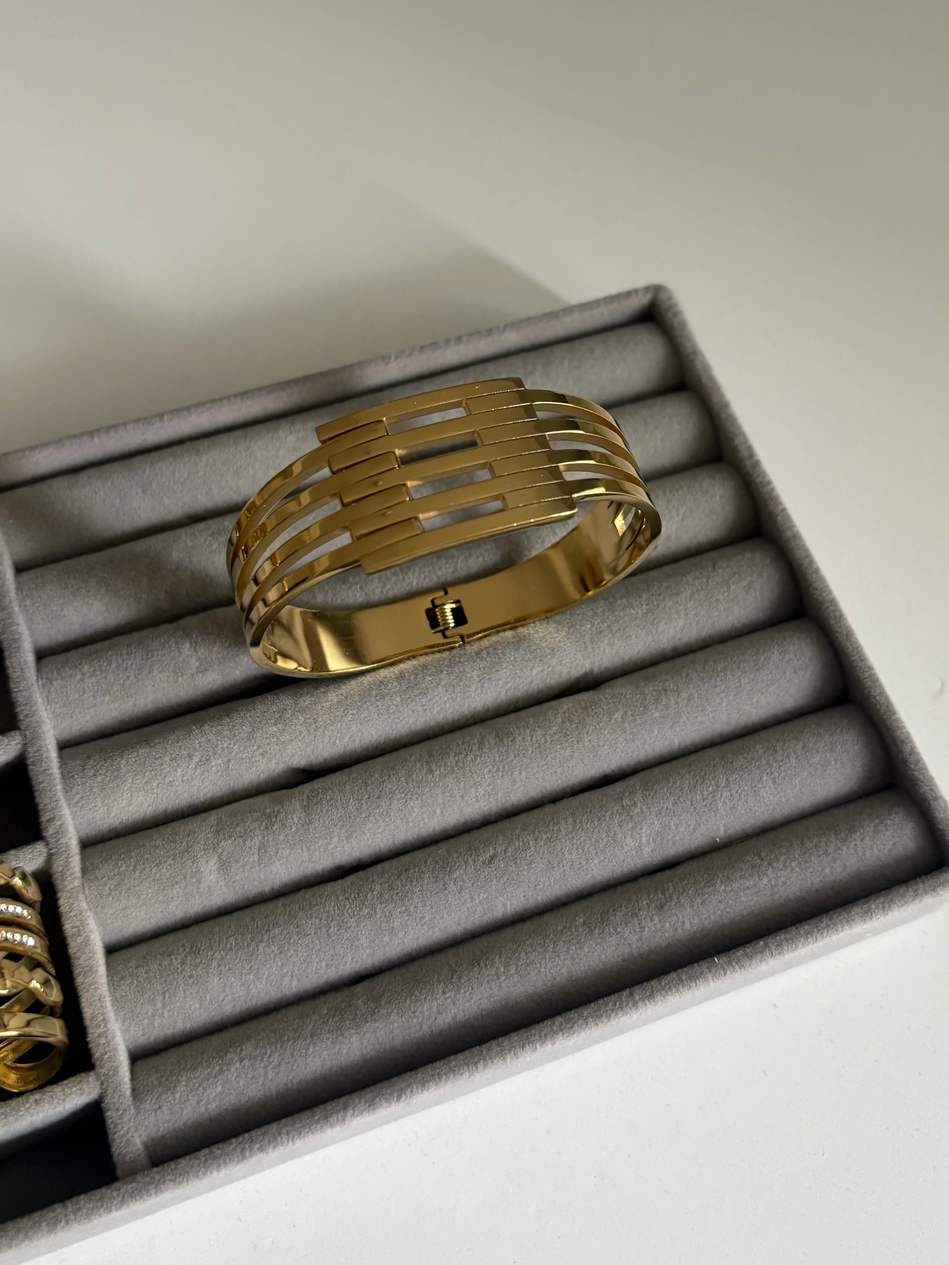 Dörtlü Kare Manşetli Kelepçe