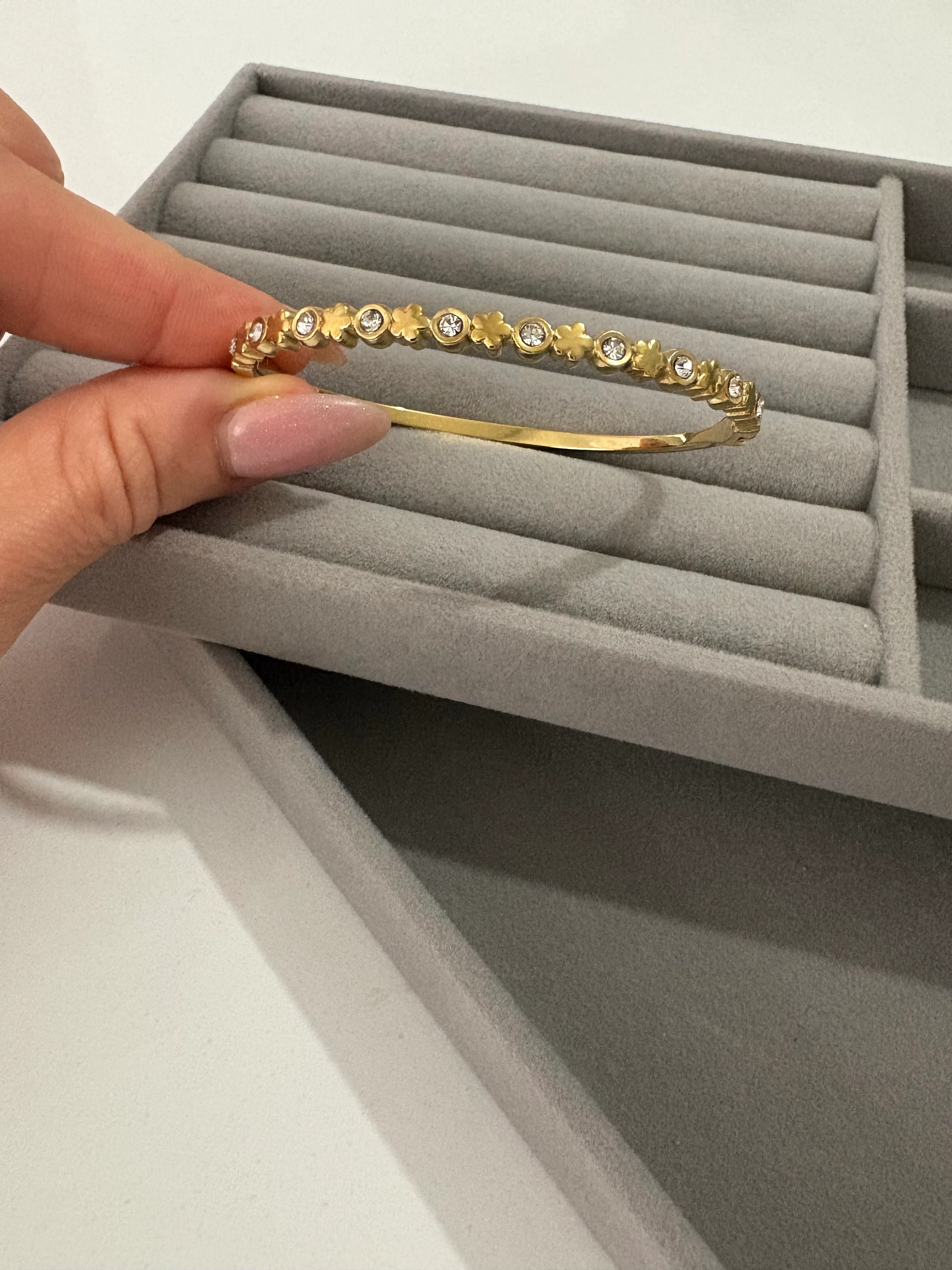 Çiçek Desenli Yarım Suyolu Kelepçe