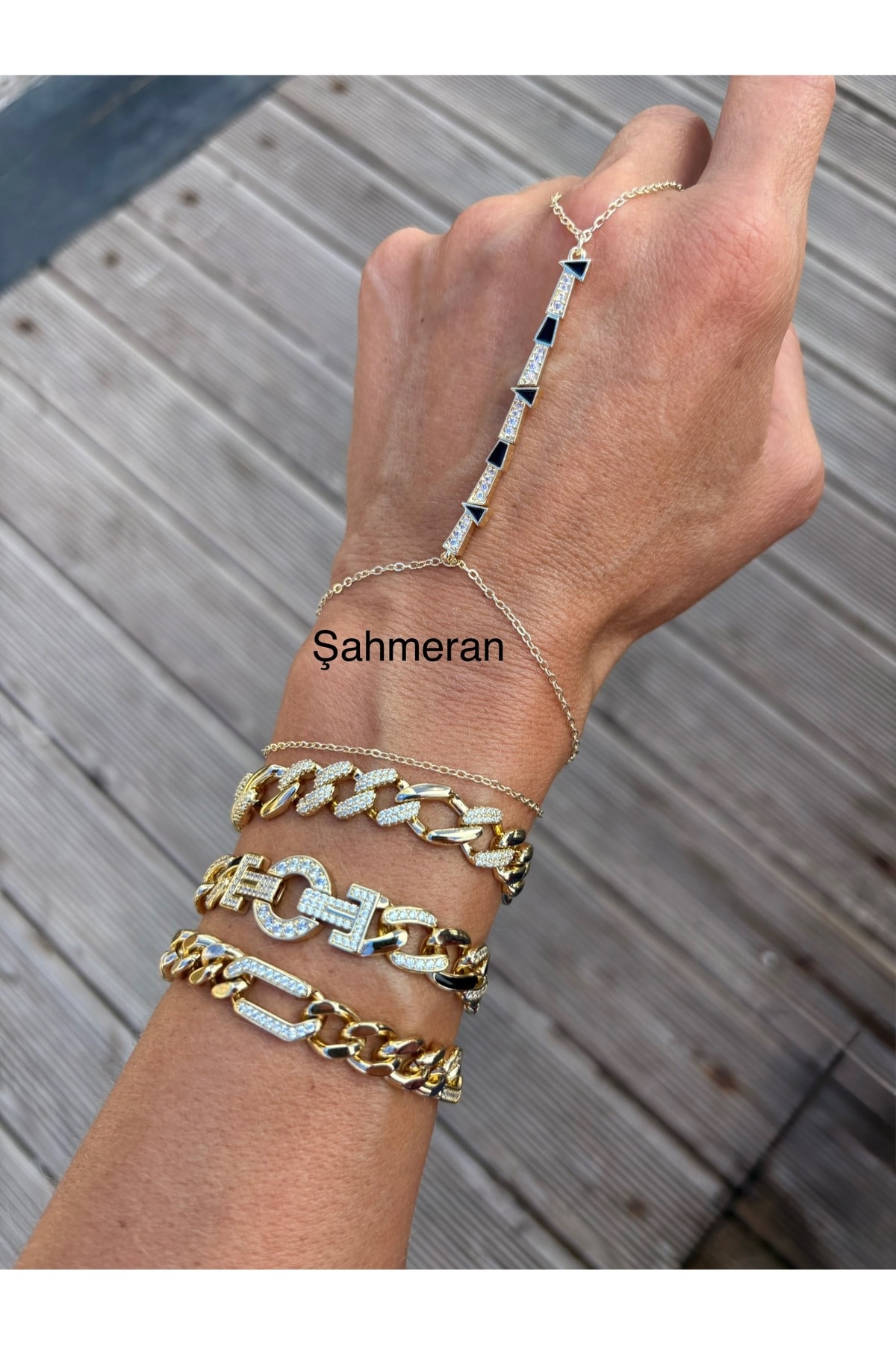 Altın Kaplama Siyah Üçgen Detaylı Şahmeran Ayarlanabilir