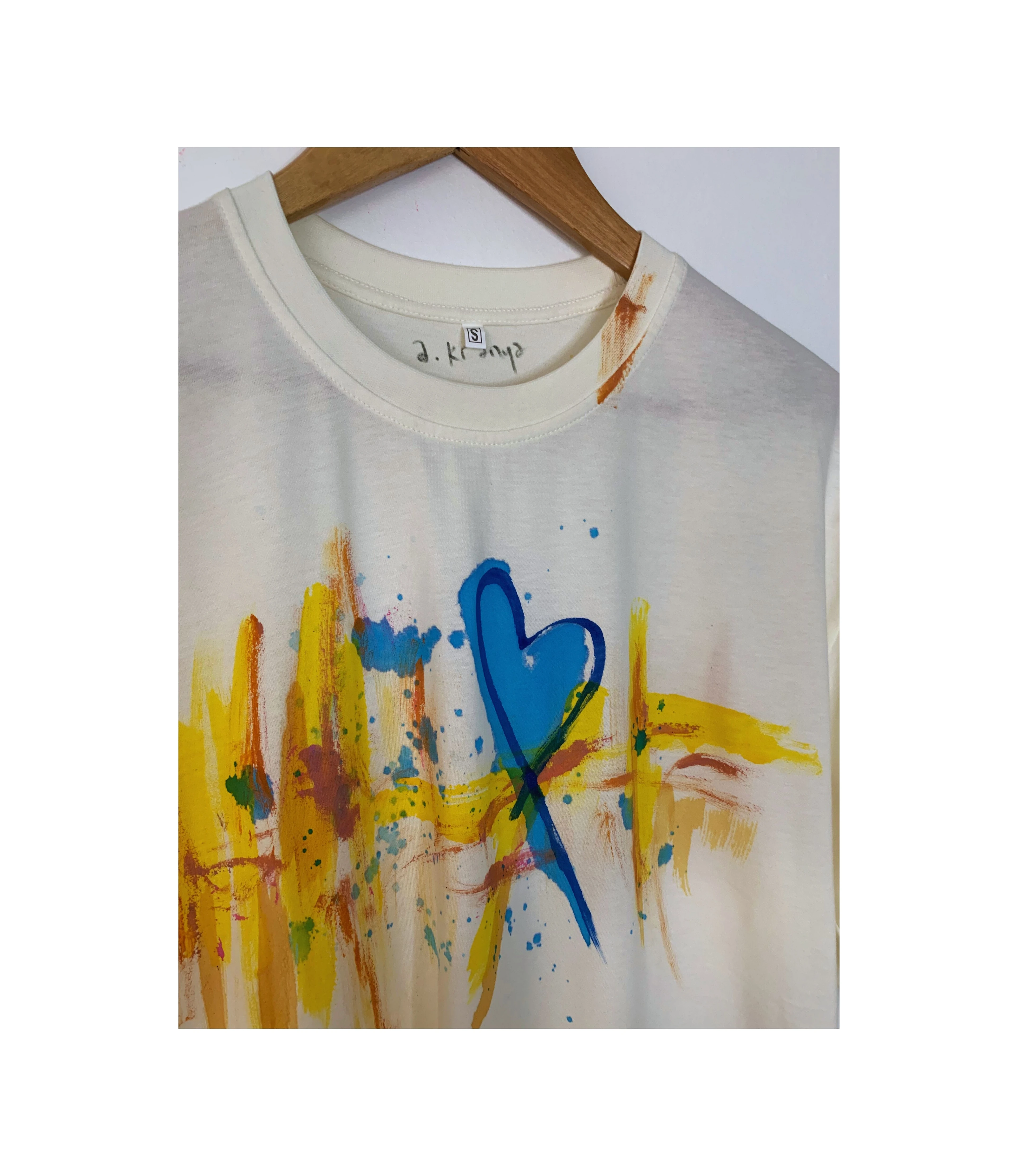 blue heart on my heart // tshirt