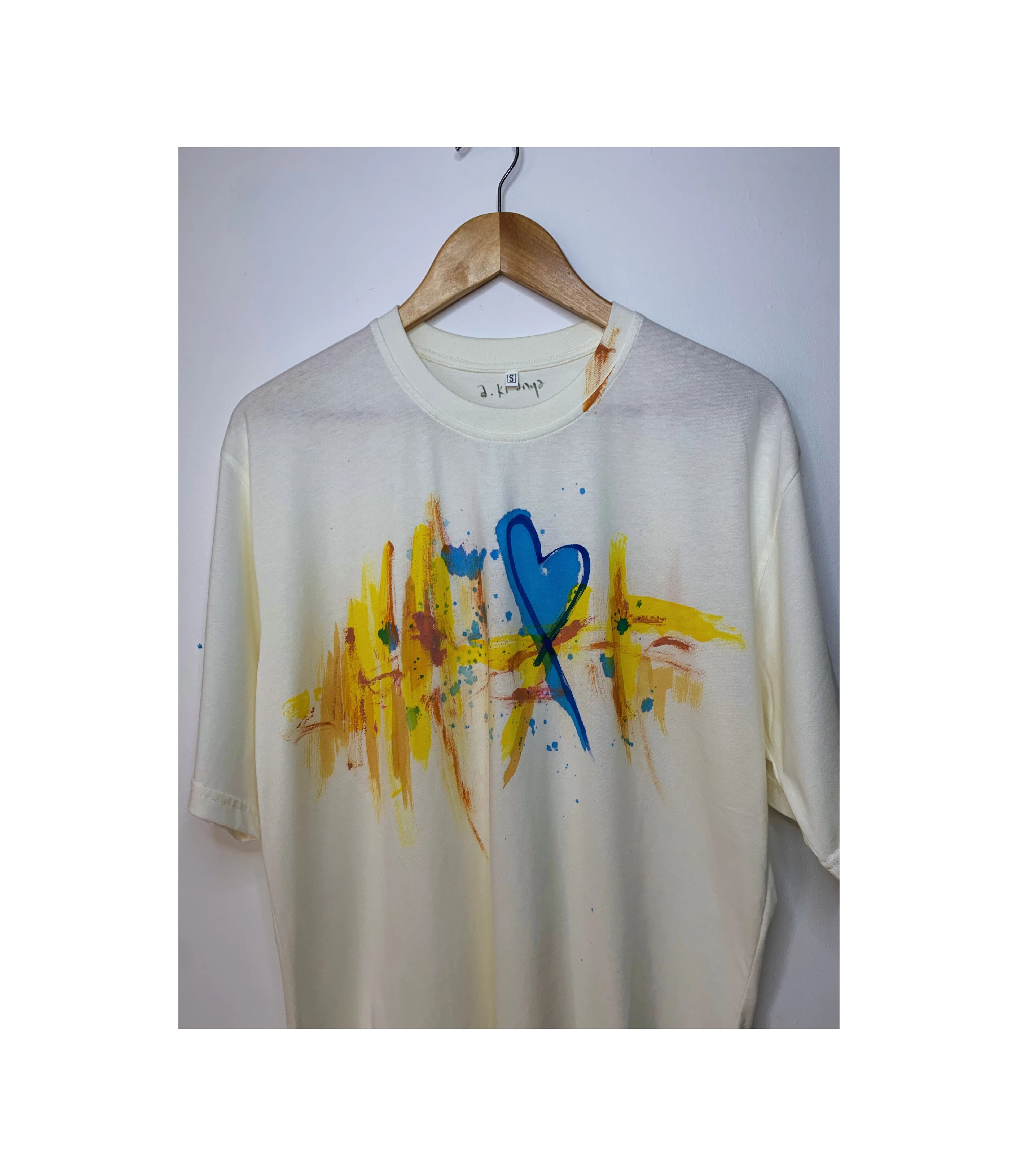 blue heart on my heart // tshirt