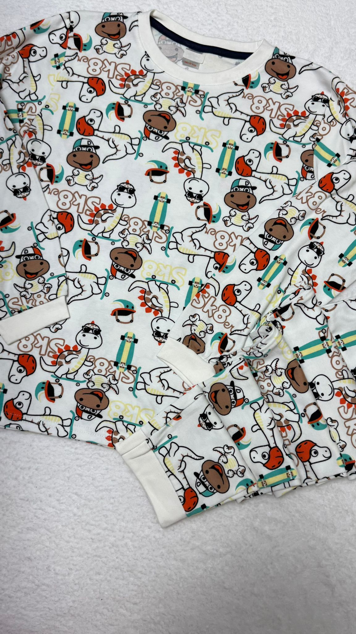 BEYAZ DİNOZORLU PİJAMA TAKIMI