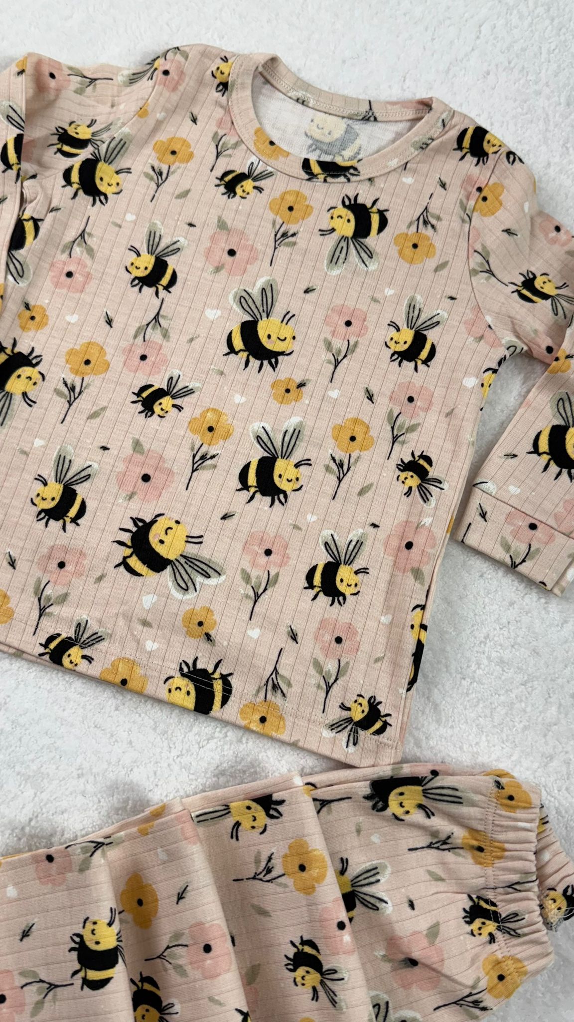 ARI VE ÇİÇEKLİ PİJAMA