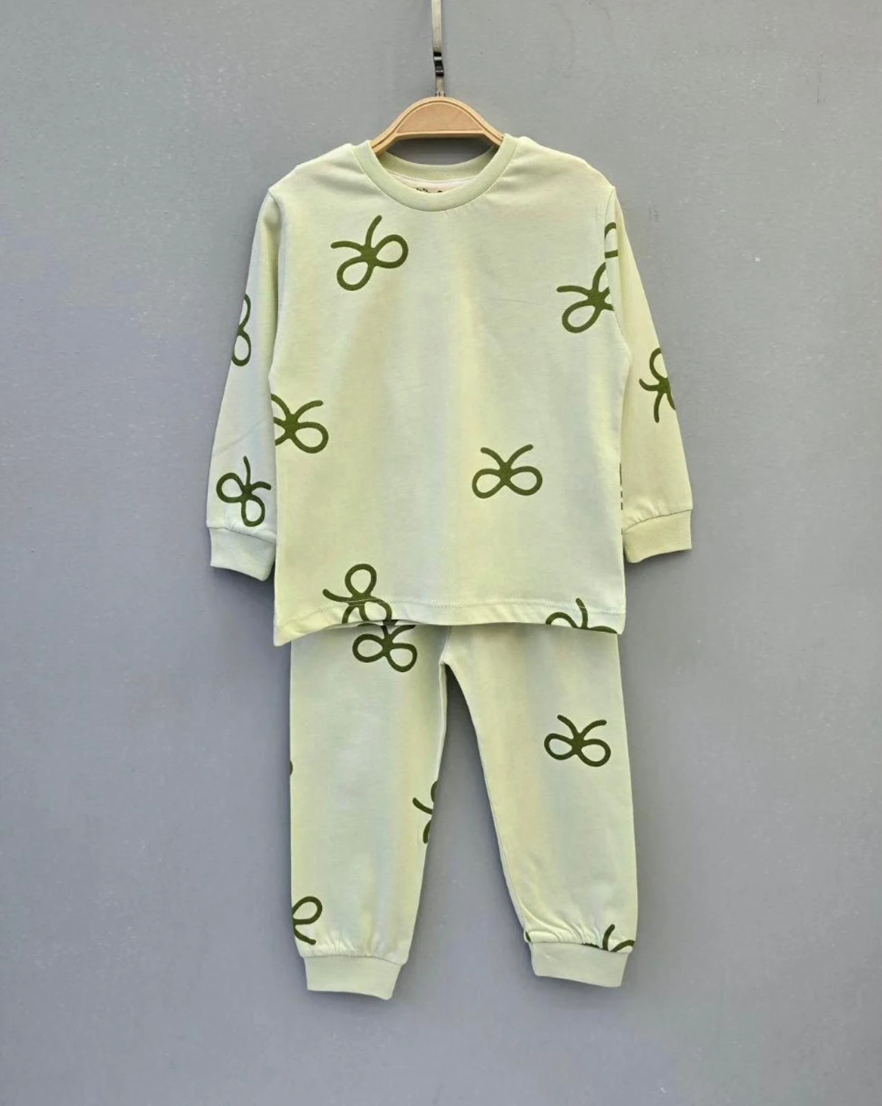 YEŞİL FİYONKLU PİJAMA TAKIMI