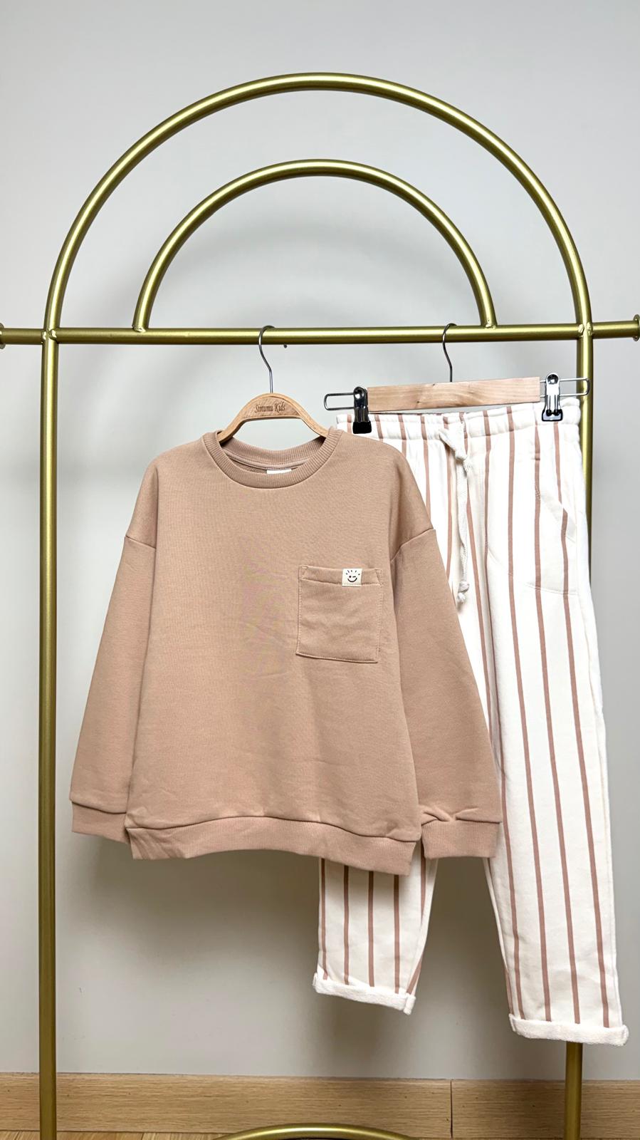 KAHVERENGİ ÇİZGİLİ ERKEK ÇOCUK TAKIM