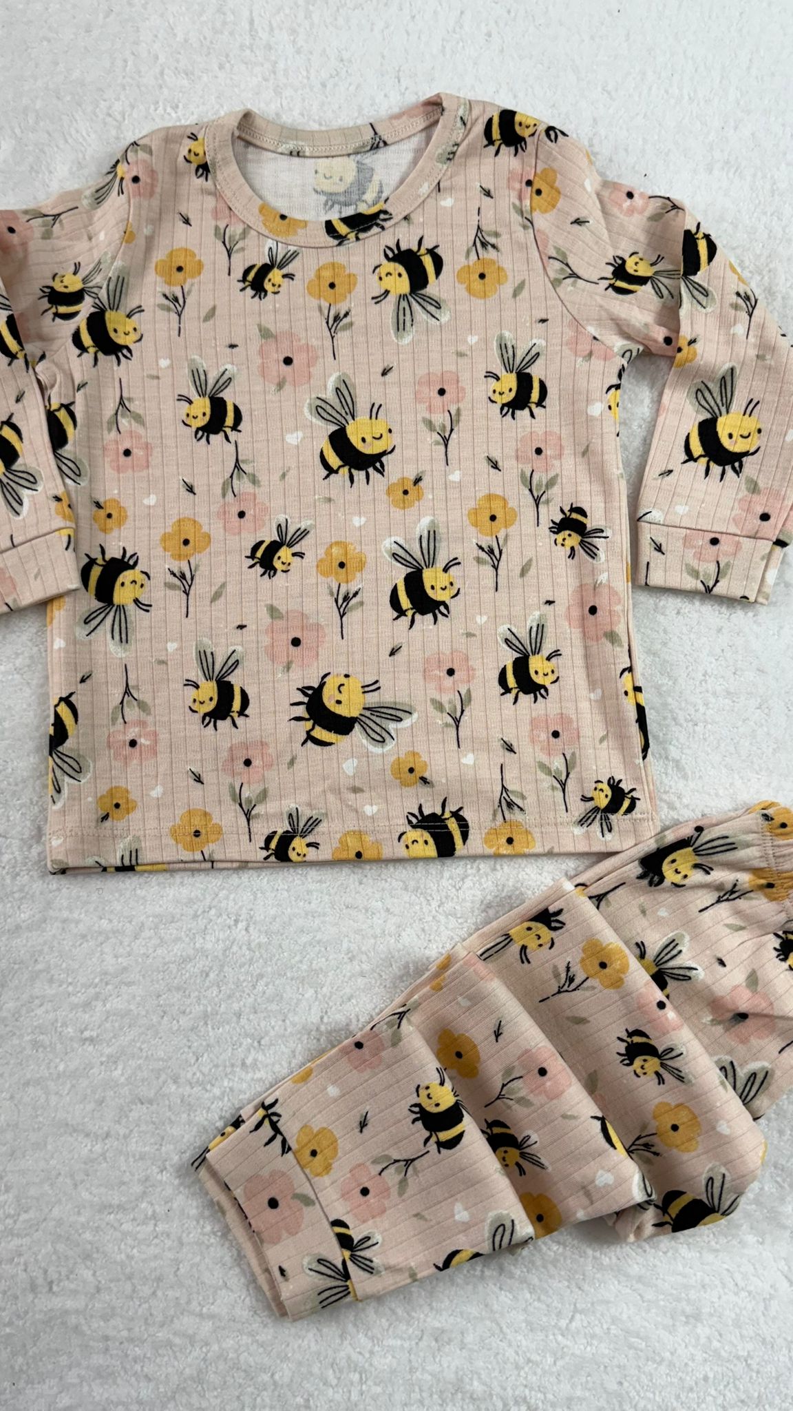 ARI VE ÇİÇEKLİ PİJAMA