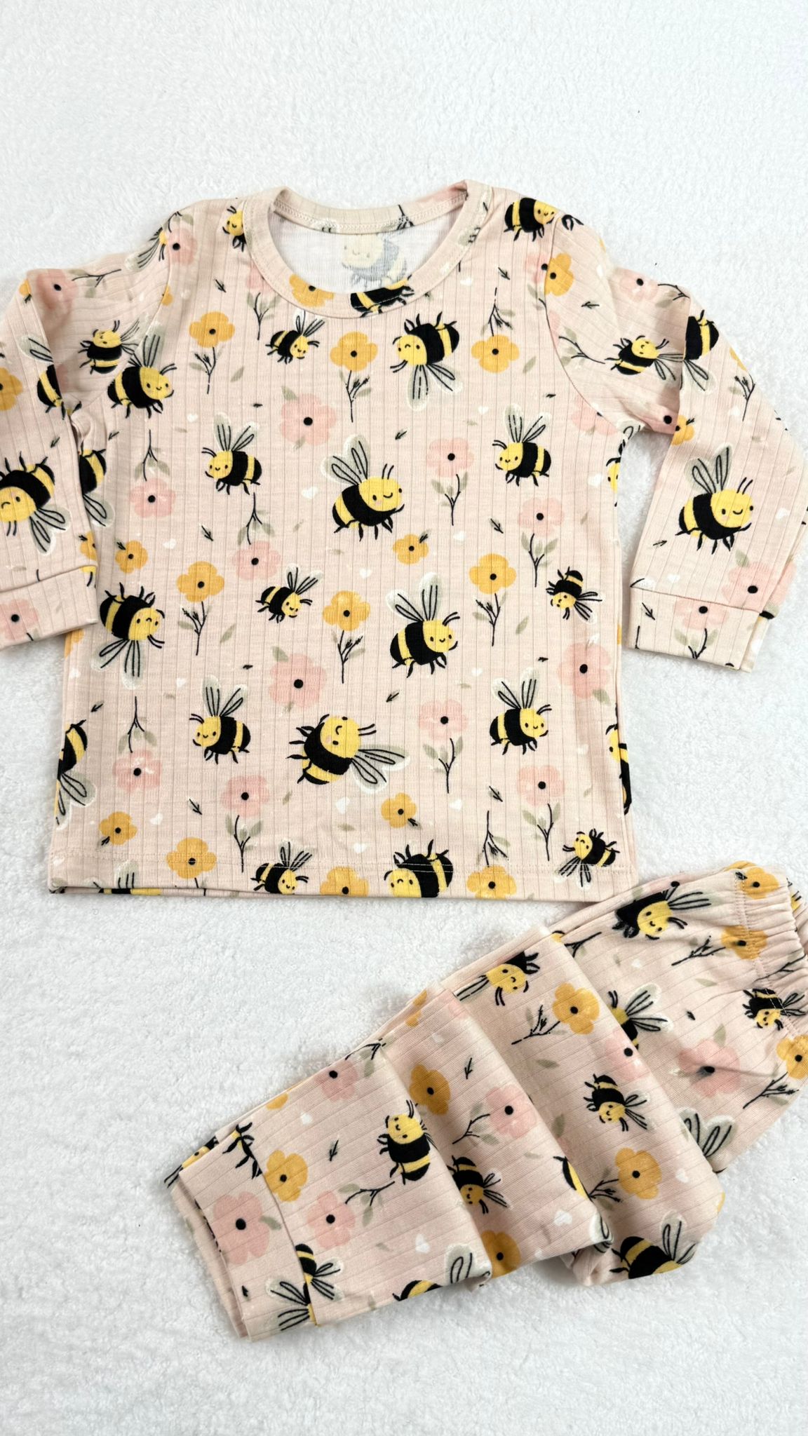 ARI VE ÇİÇEKLİ PİJAMA