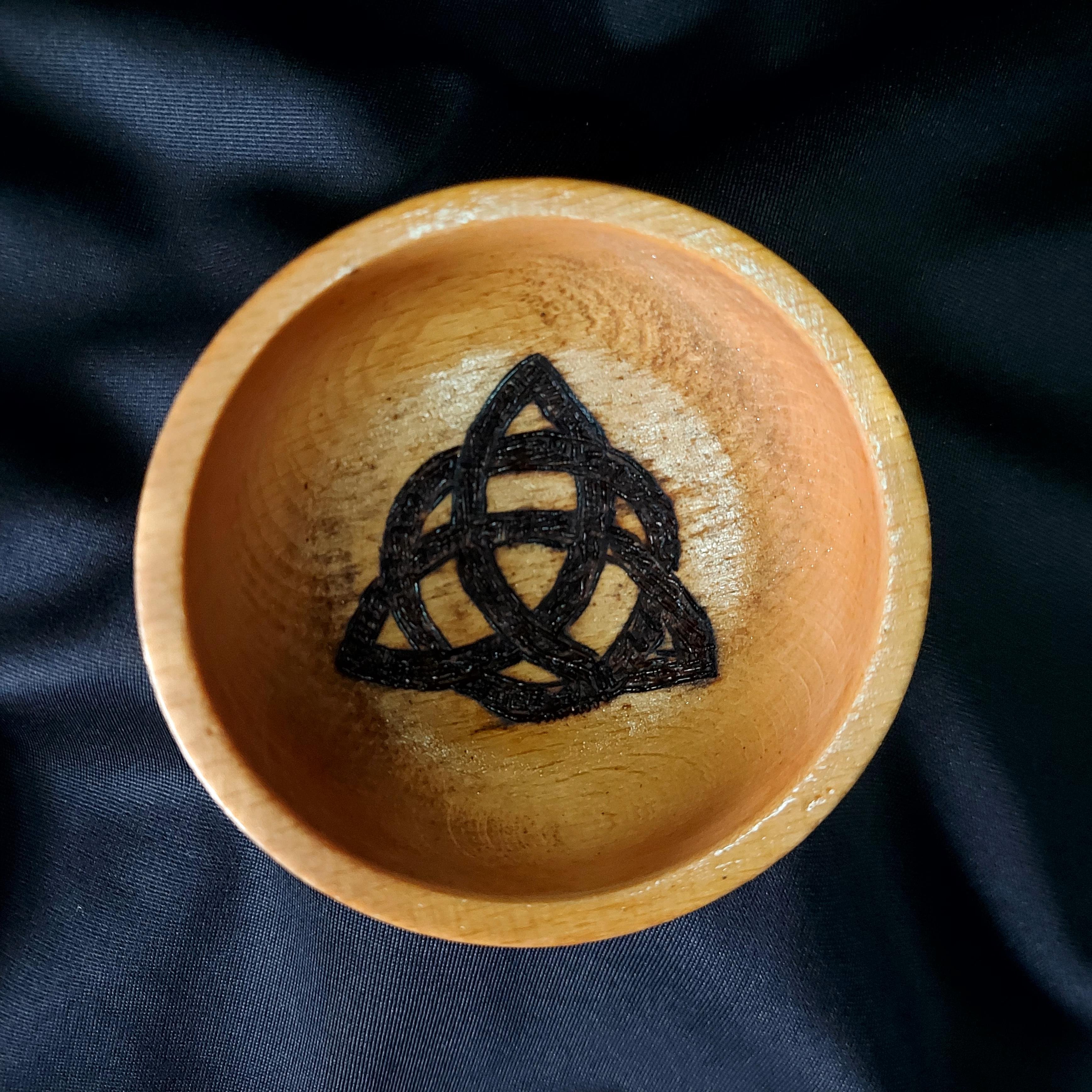 Doğal Ahşap Yakma Triquetra Altar Kasesi