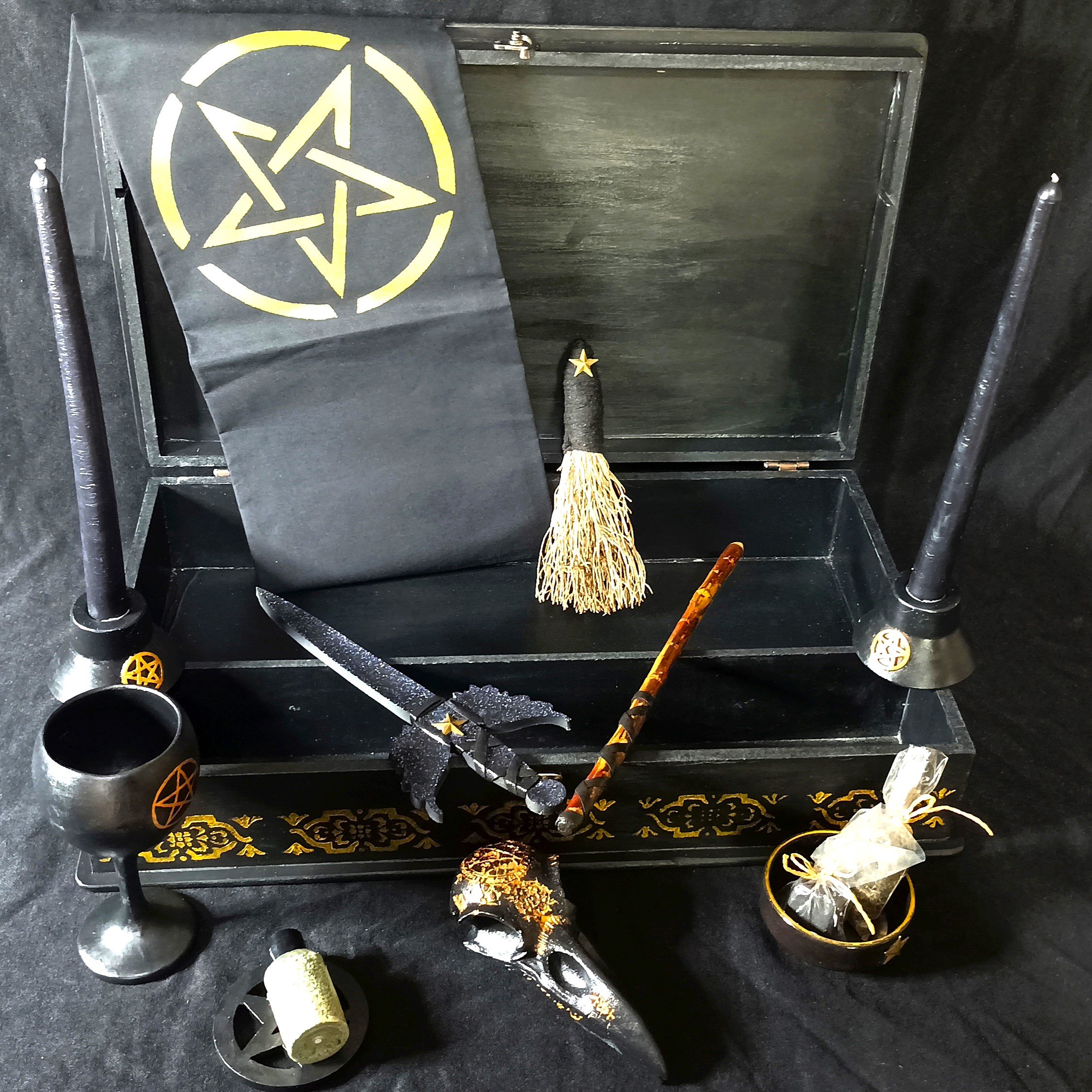 Black Rituelits's Gold Crowd