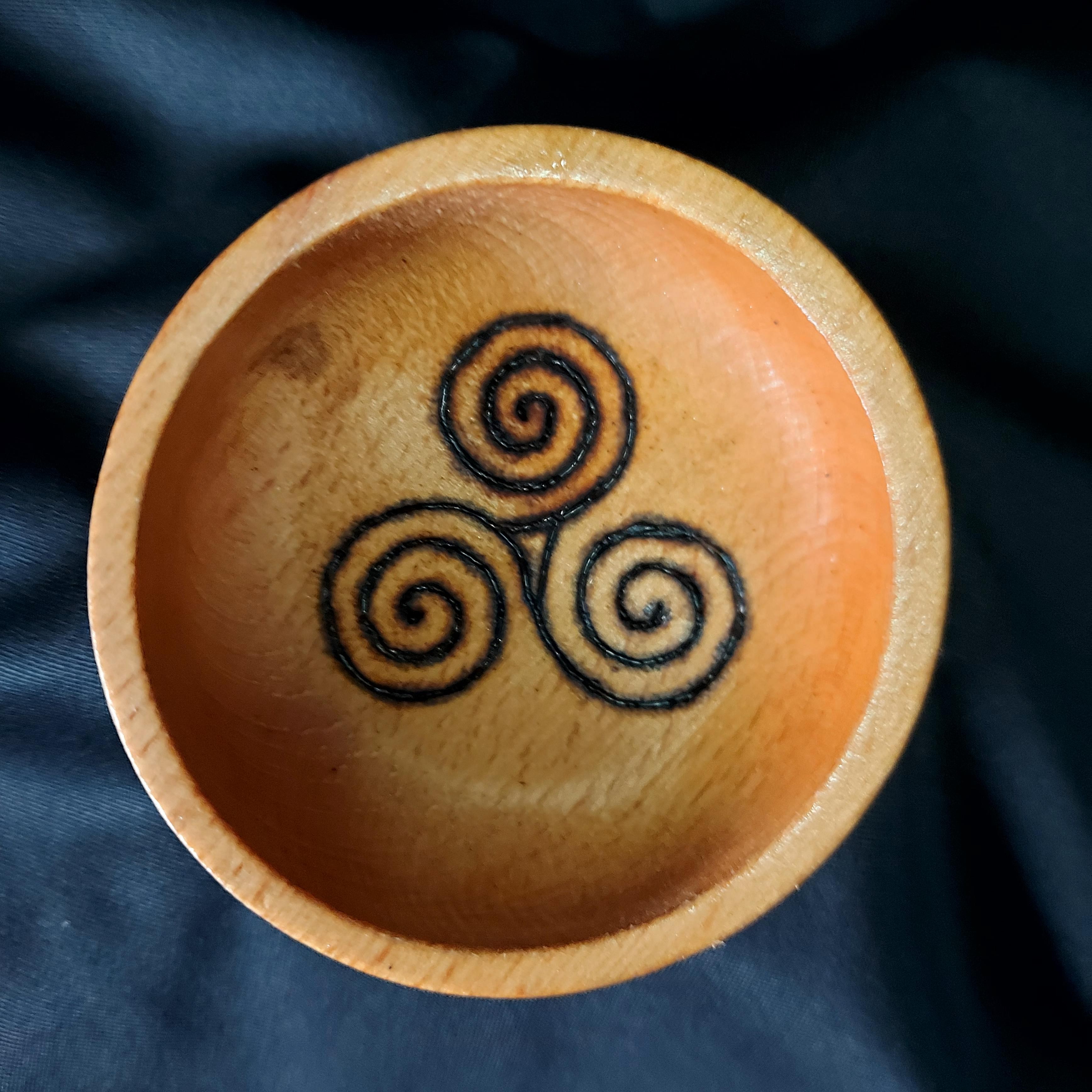 Doğal Ahşap Yakma Triskele Altar Kasesi