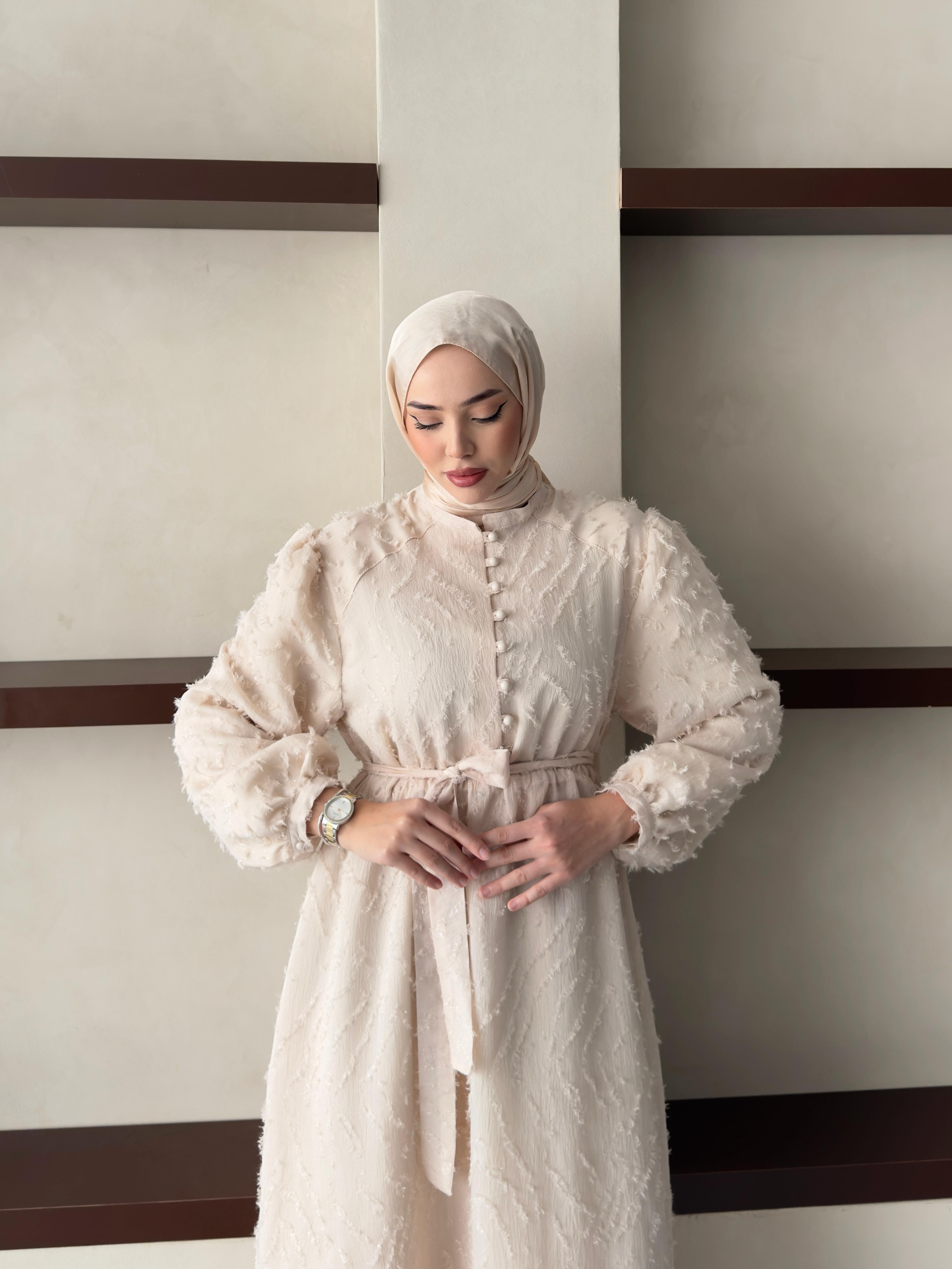 PARLA SİMLİ KREM ELBİSE