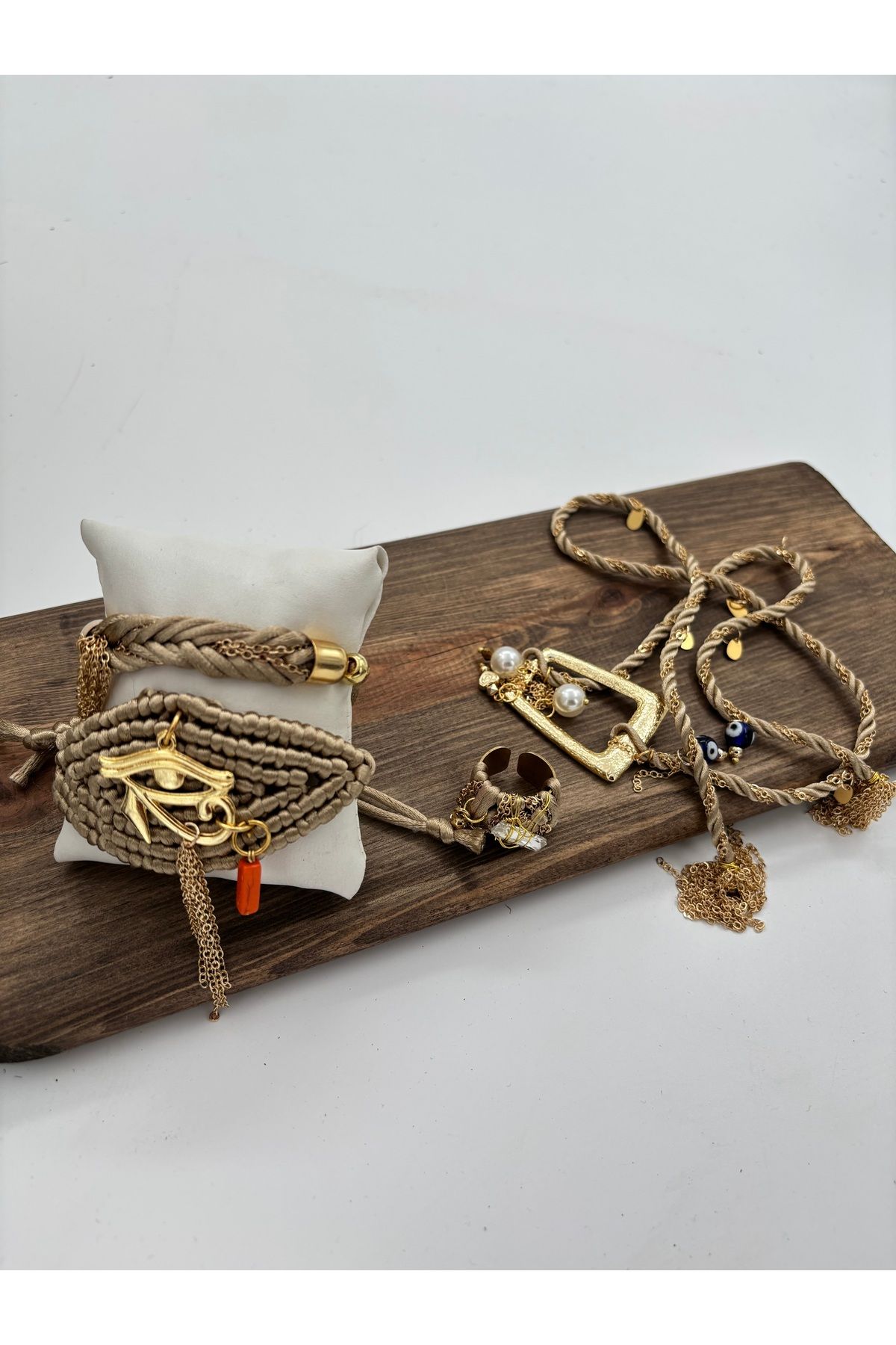 Ucu Püsküllü Dolamalı Makrome Bileklik