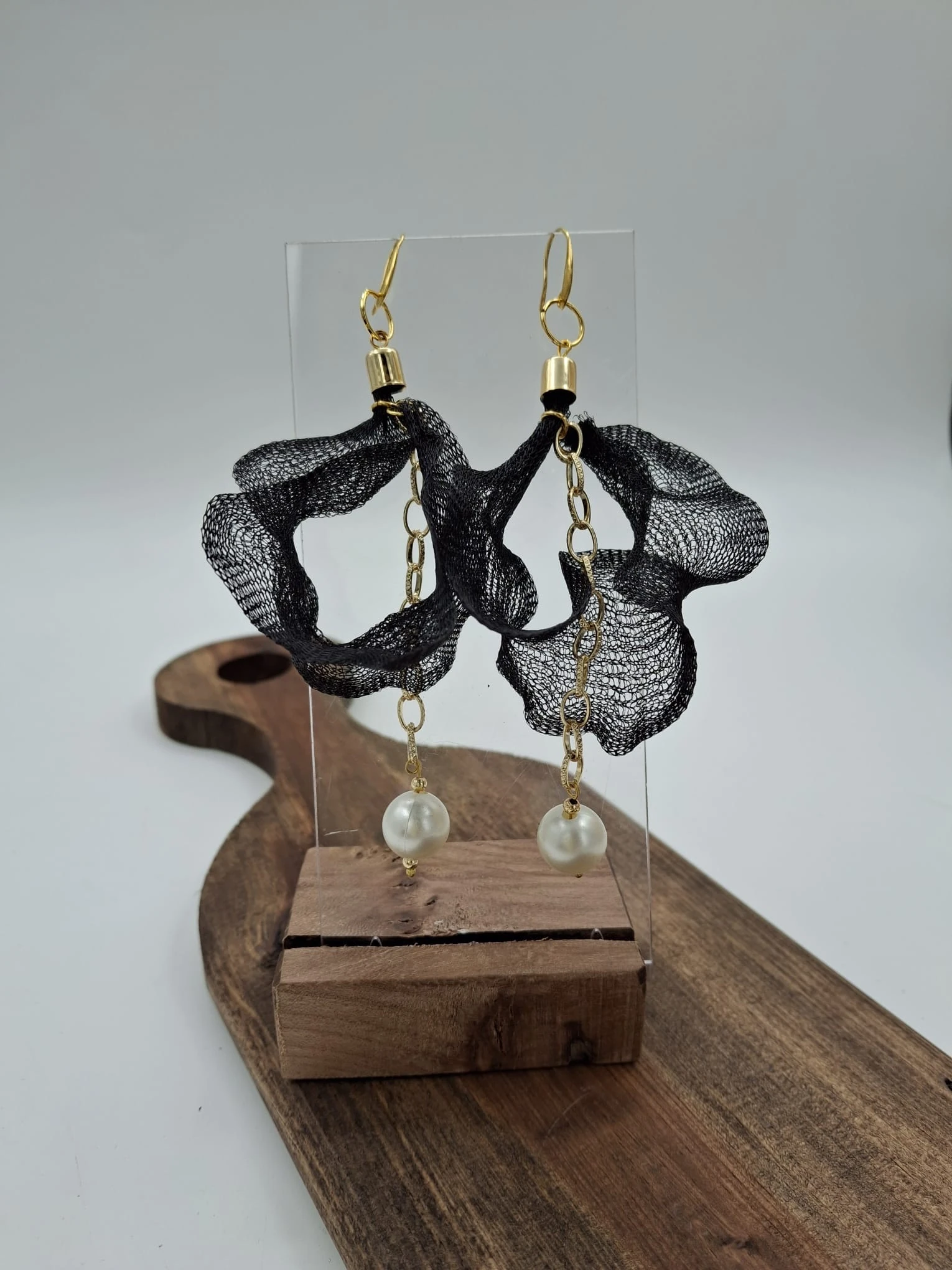 Siyah Titanyum Tasarım Küpe