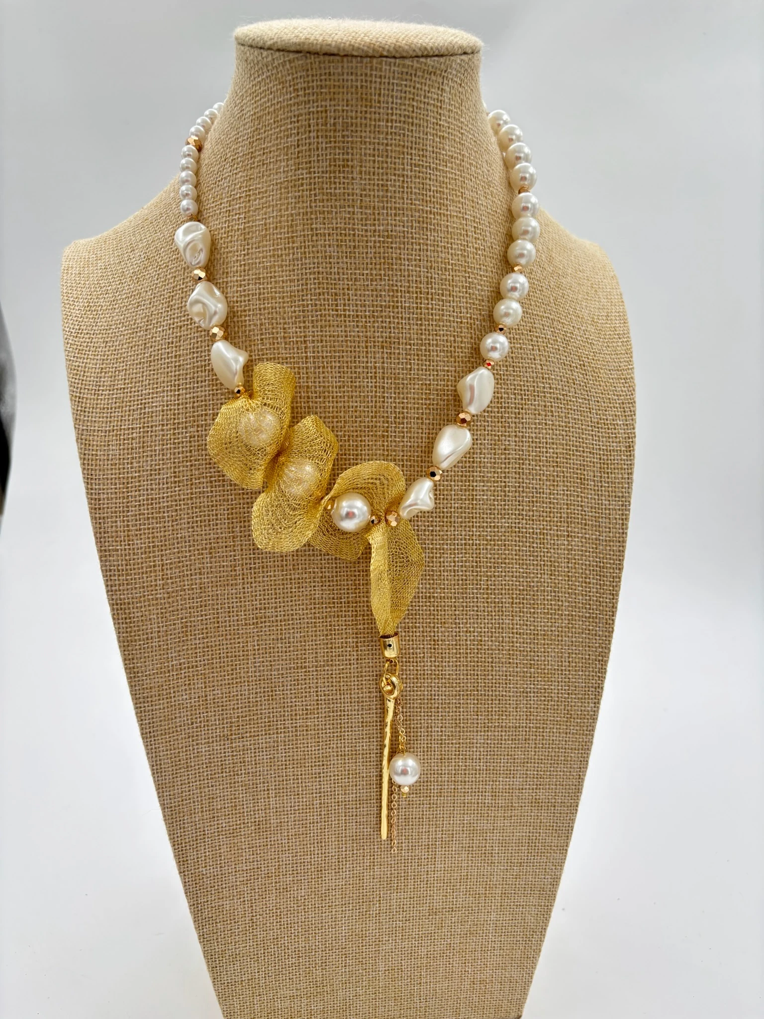 İncili Sarı Titanyum Kolye