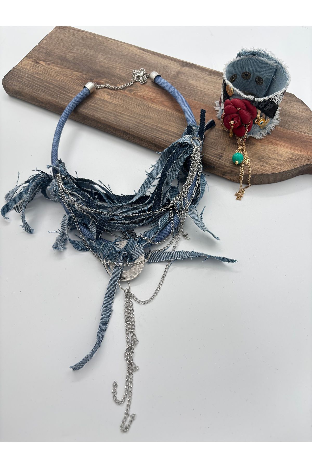 Metal Detaylı Kot Kolye