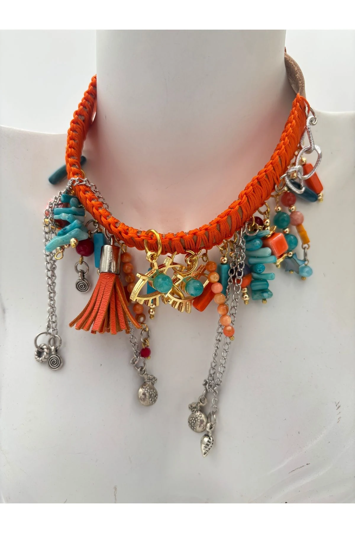 Makromeli , bol aksesuarlı deri kolye