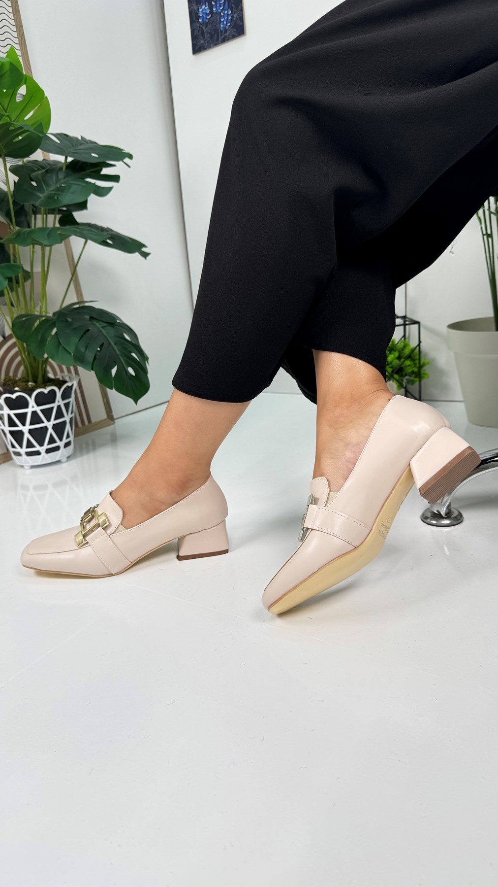 Günlük Kadın Loafer Topuklu Toka ve Dikiş Detaylı Bağcıklı Küt Burunlu Ayakkabı 700