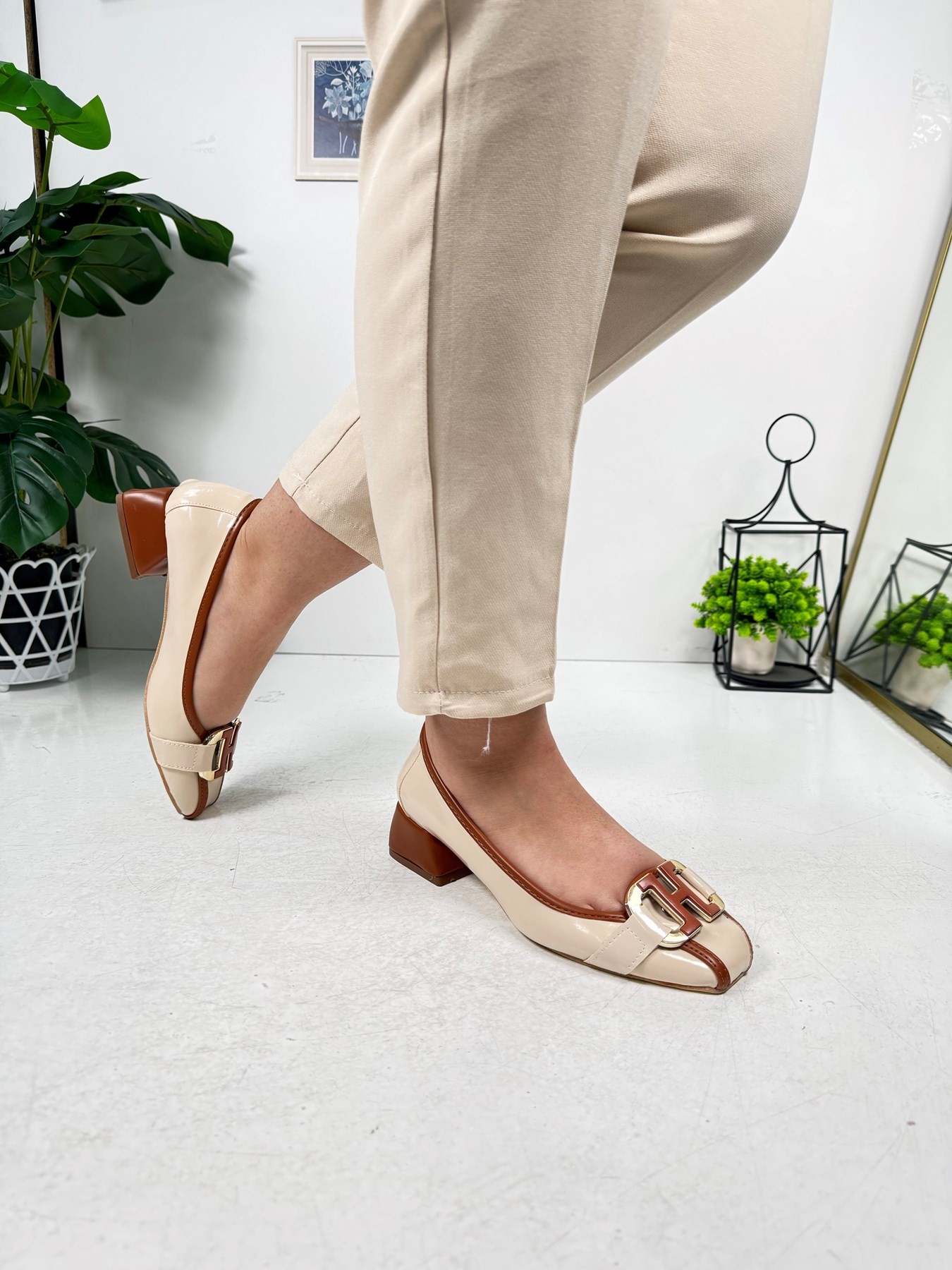 Günlük Kadın Loafer Topuklu Toka ve Dikiş Detaylı Küt Burunlu Ayakkabı 6002