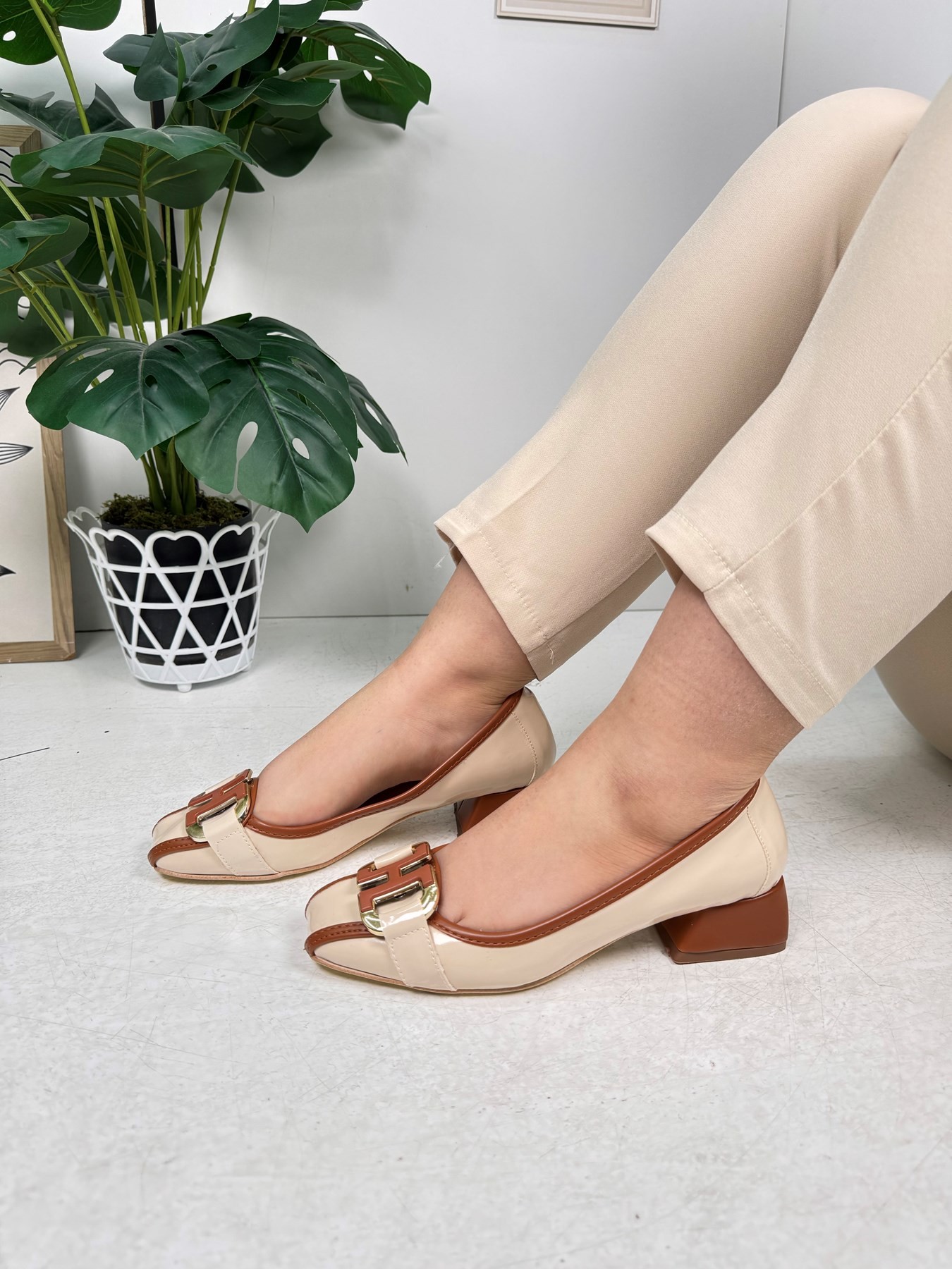 Günlük Kadın Loafer Topuklu Toka ve Dikiş Detaylı Küt Burunlu Ayakkabı 6002