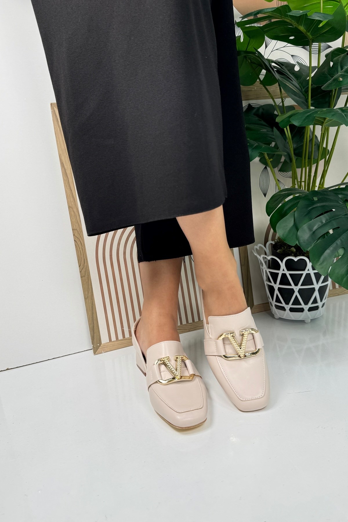 Günlük Kadın Loafer Topuklu V Toka ve Dikiş Detaylı Bağcıklı Küt Burunlu Ayakkabı 701