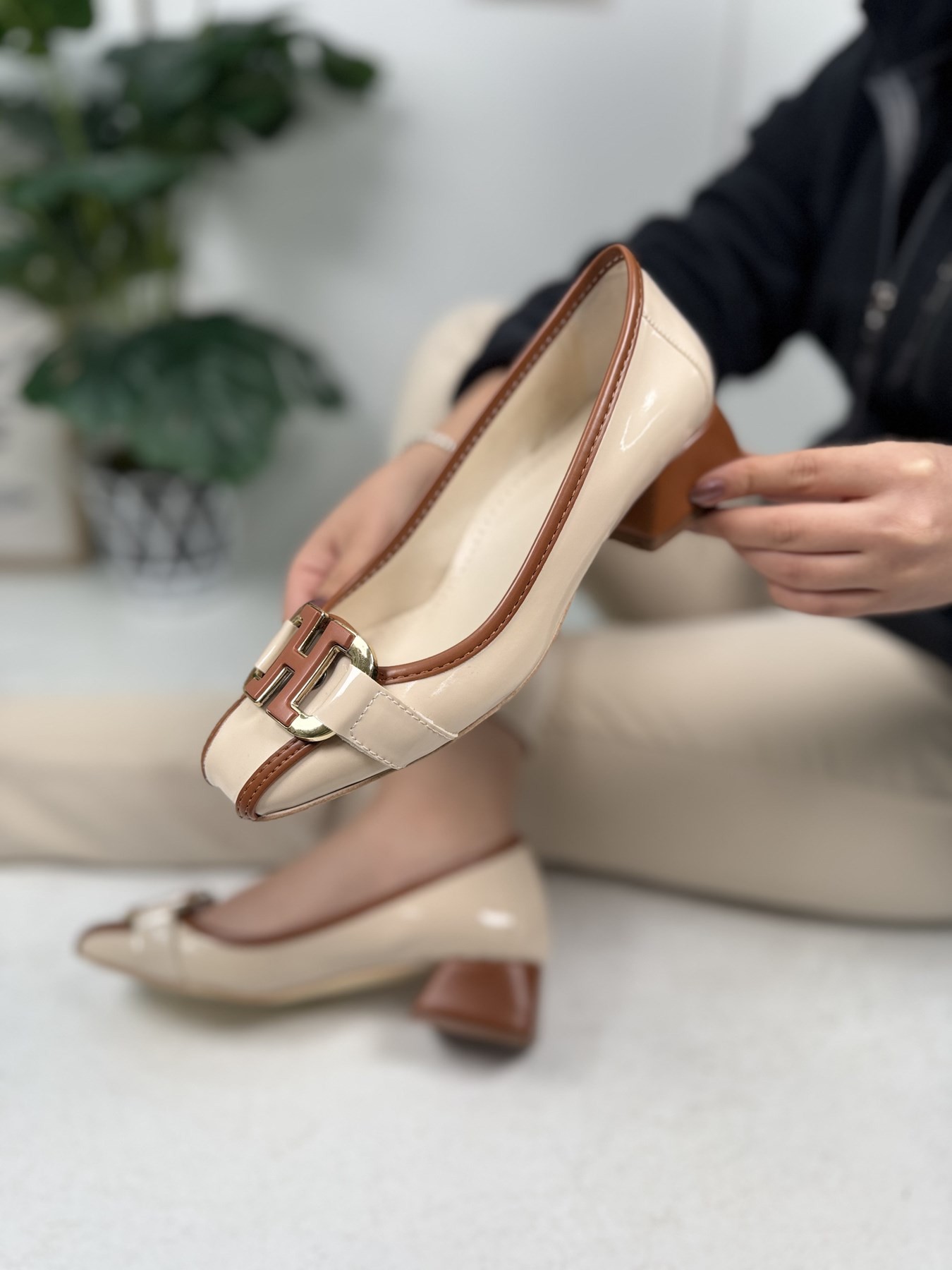 Günlük Kadın Loafer Topuklu Toka ve Dikiş Detaylı Küt Burunlu Ayakkabı 6002