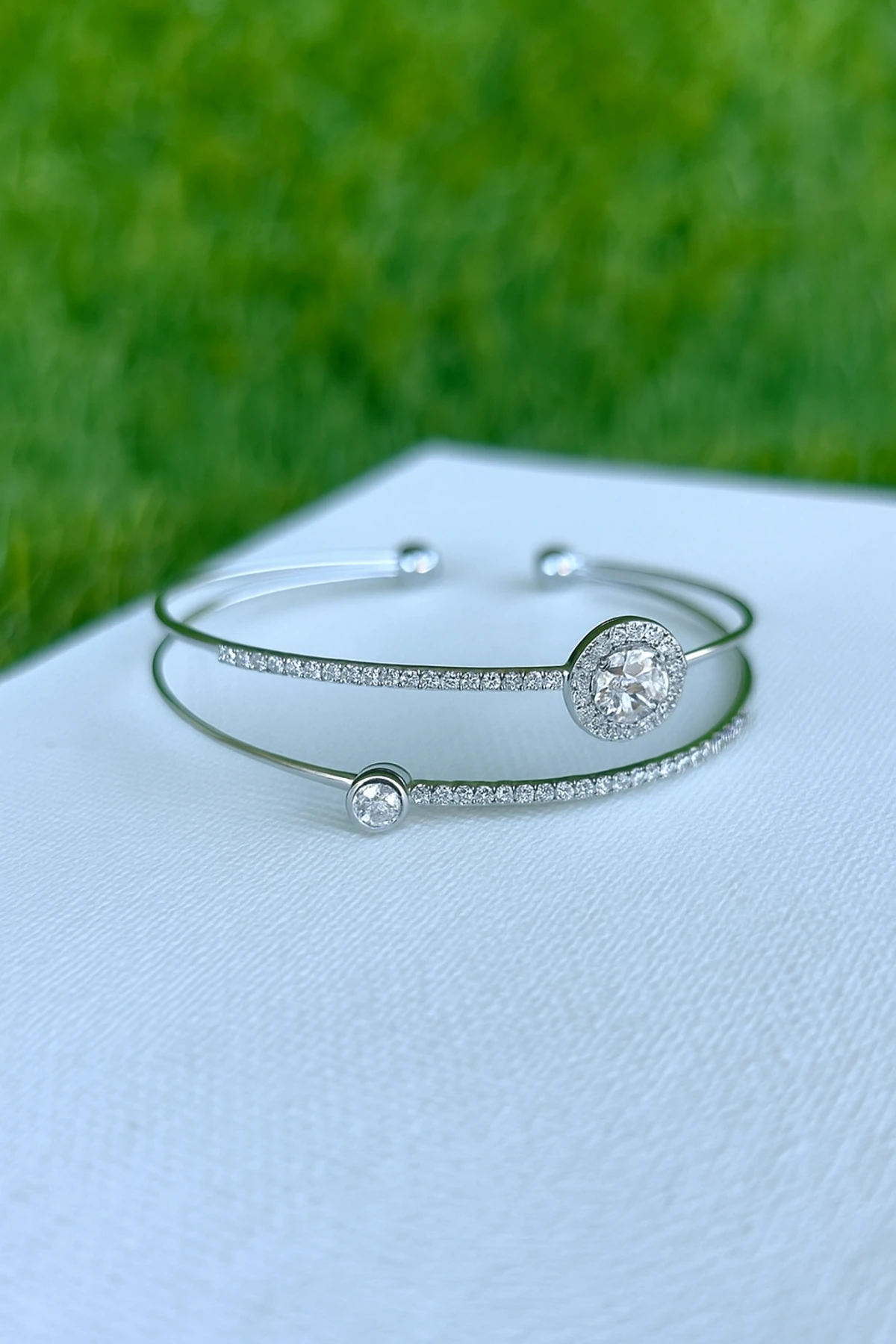 ZİRKON TAŞLI ÇİÇEK BİLEKLİK