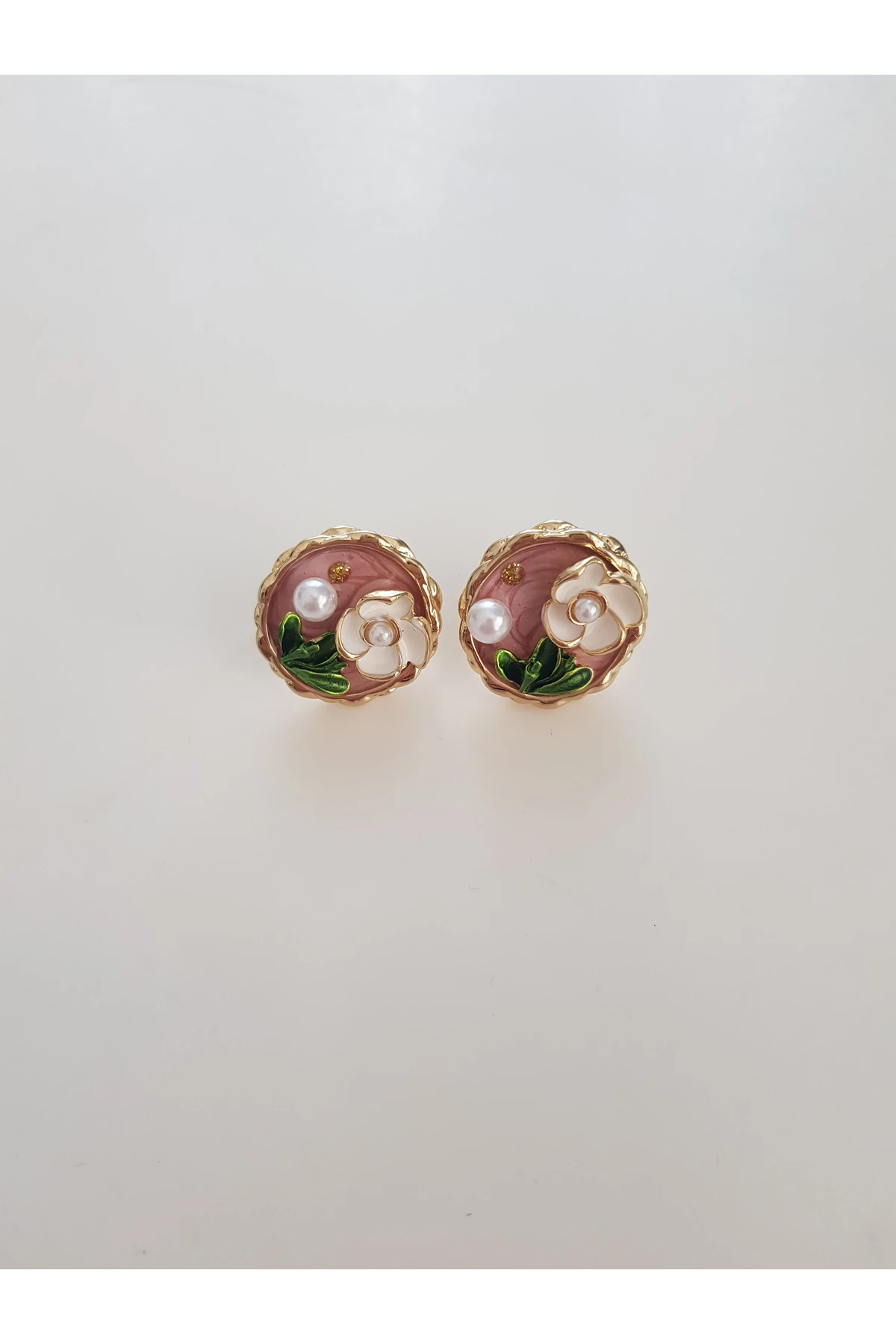 ÖZEL TASARIM İNCİ VE ÇİÇEKLİ YUVARLAK KÜPE